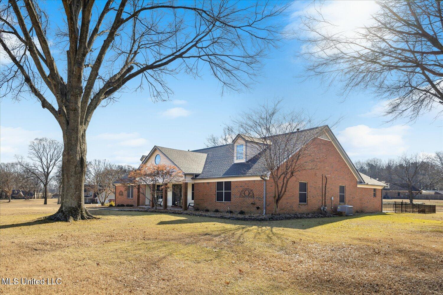 3775 Meadow Creek Drive, Olive Branch, Mississippi image 2