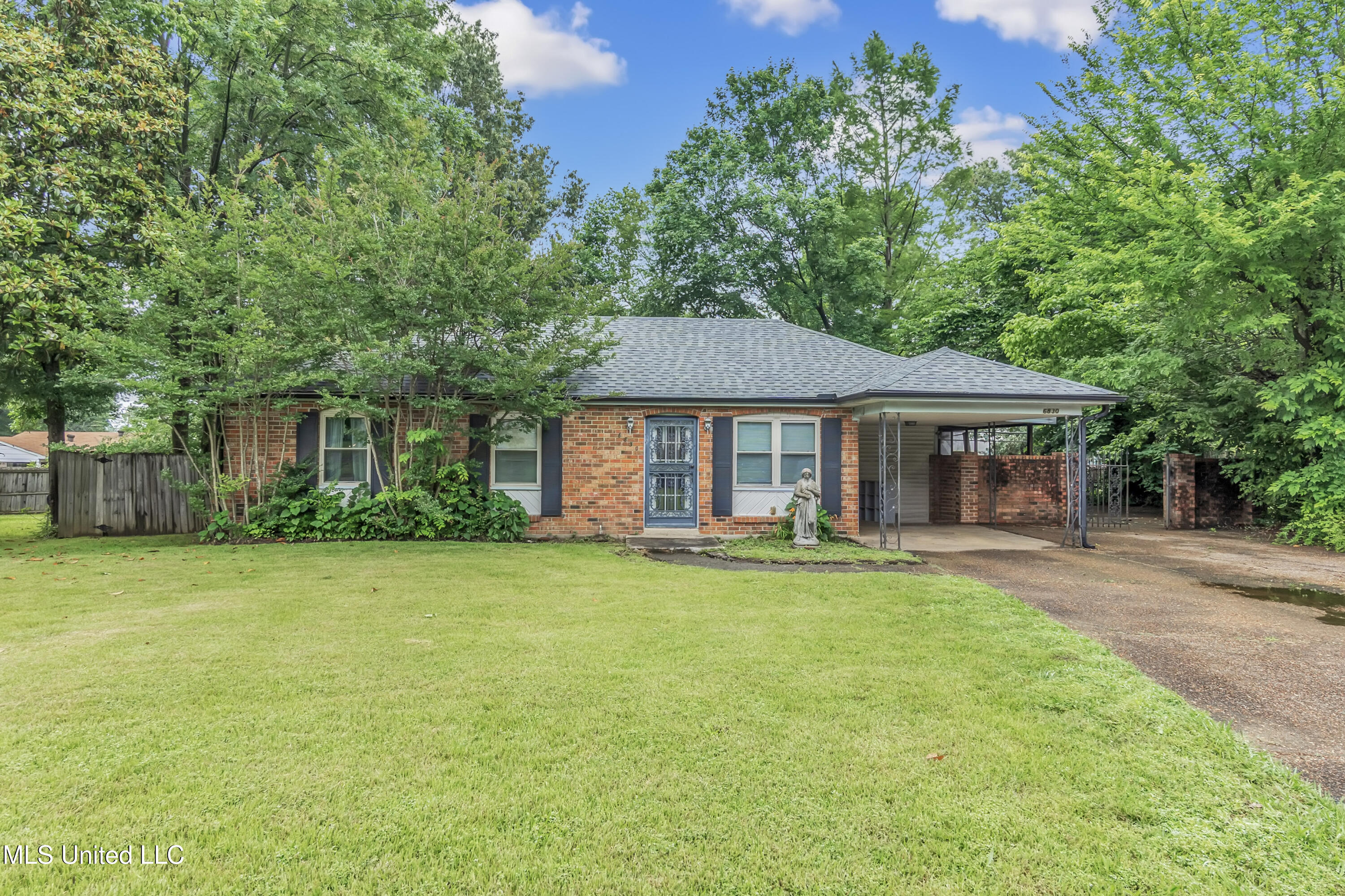 6830 Embassy Circle, Horn Lake, Mississippi image 1