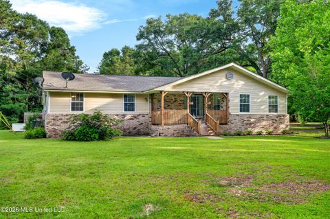Homes For Sale - 18 Gale Davis Road<br/> Lumberton, MS 39455