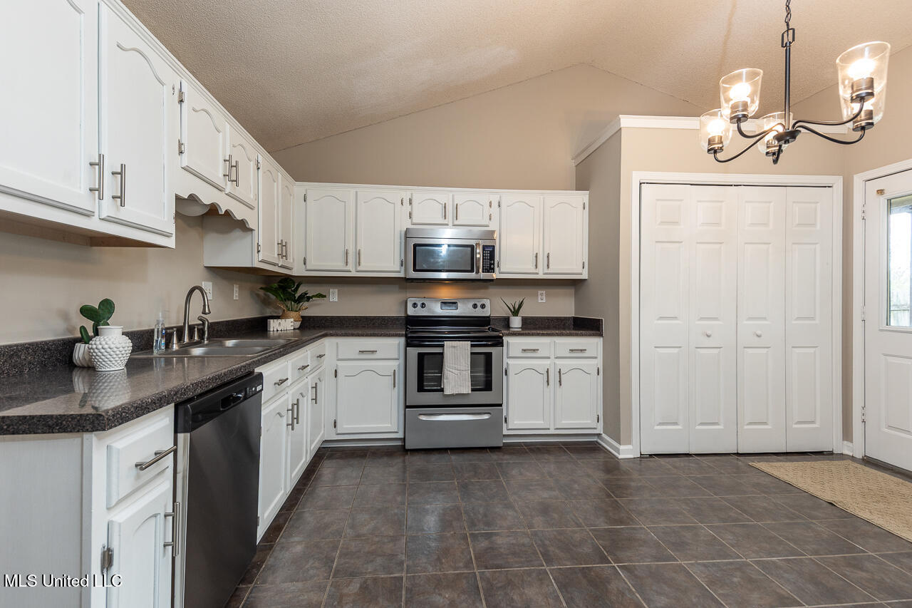 6393 Magnolia Lakes Drive, Olive Branch, Mississippi image 10