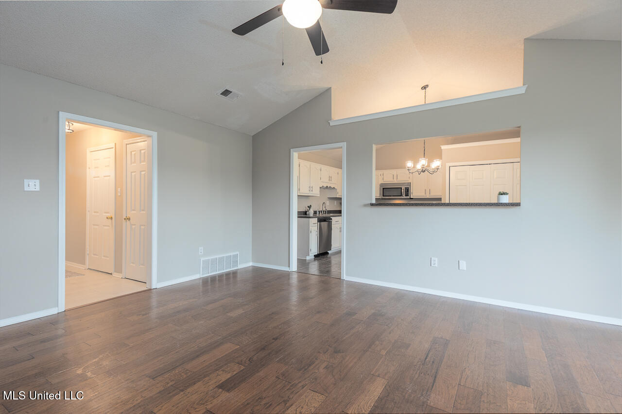 6393 Magnolia Lakes Drive, Olive Branch, Mississippi image 3