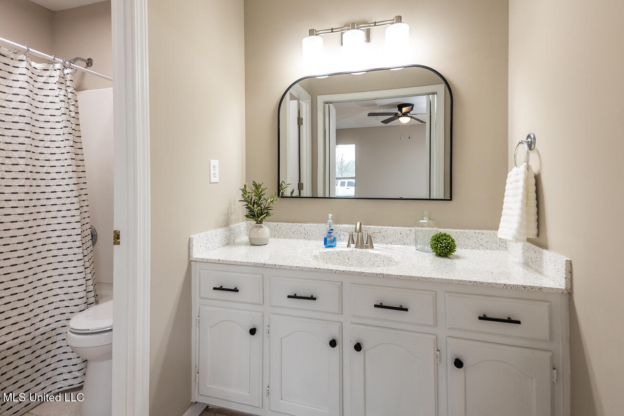 6393 Magnolia Lakes Drive, Olive Branch, Mississippi image 13