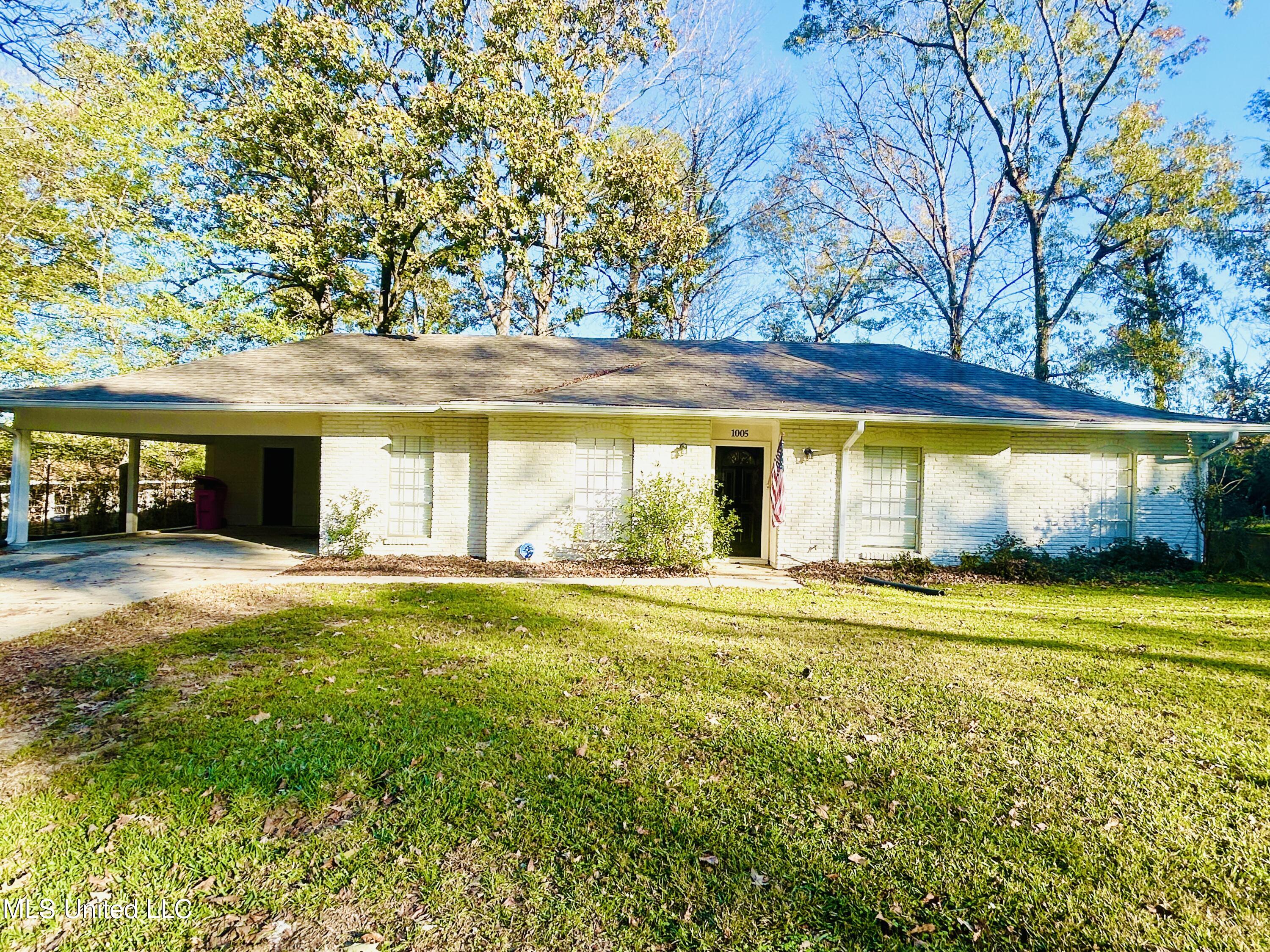 1005 Tanglewood Drive, Clinton, Mississippi image 1