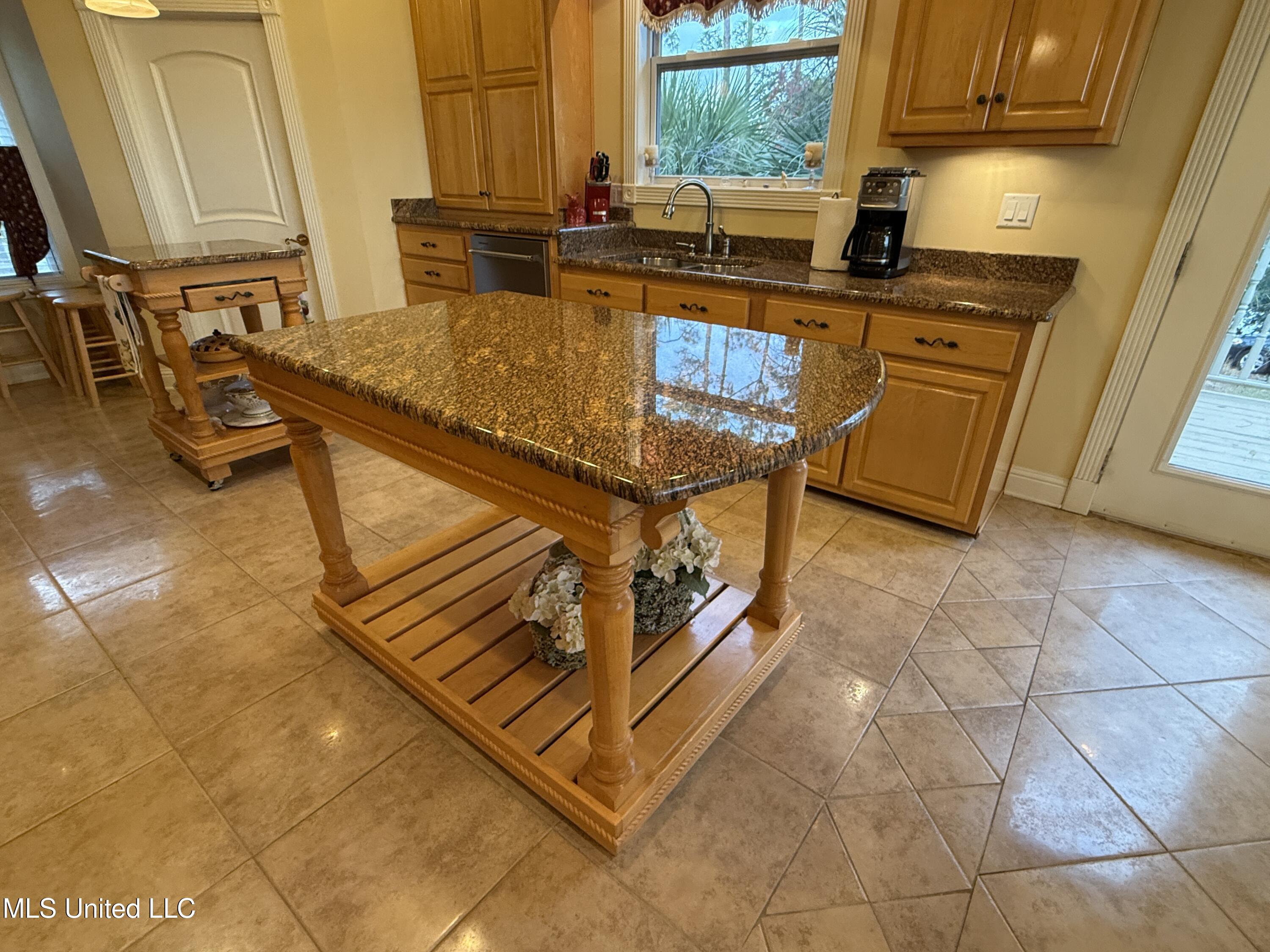 6301 Mary Mahoney Drive, Ocean Springs, Mississippi image 33
