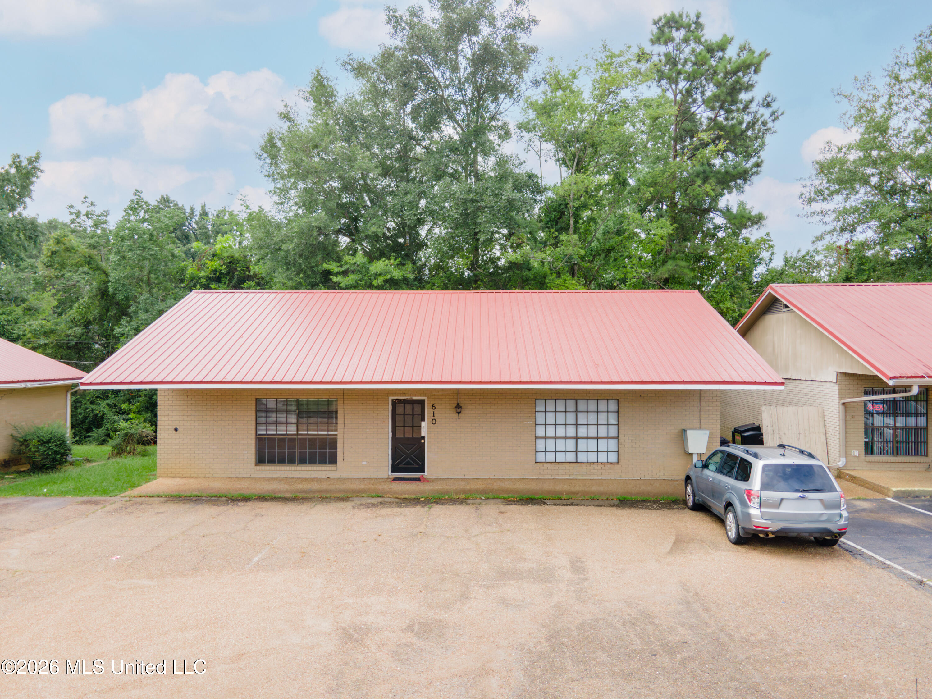 Photo 1 of 17 — 610 Us-80, Clinton, MS 39056