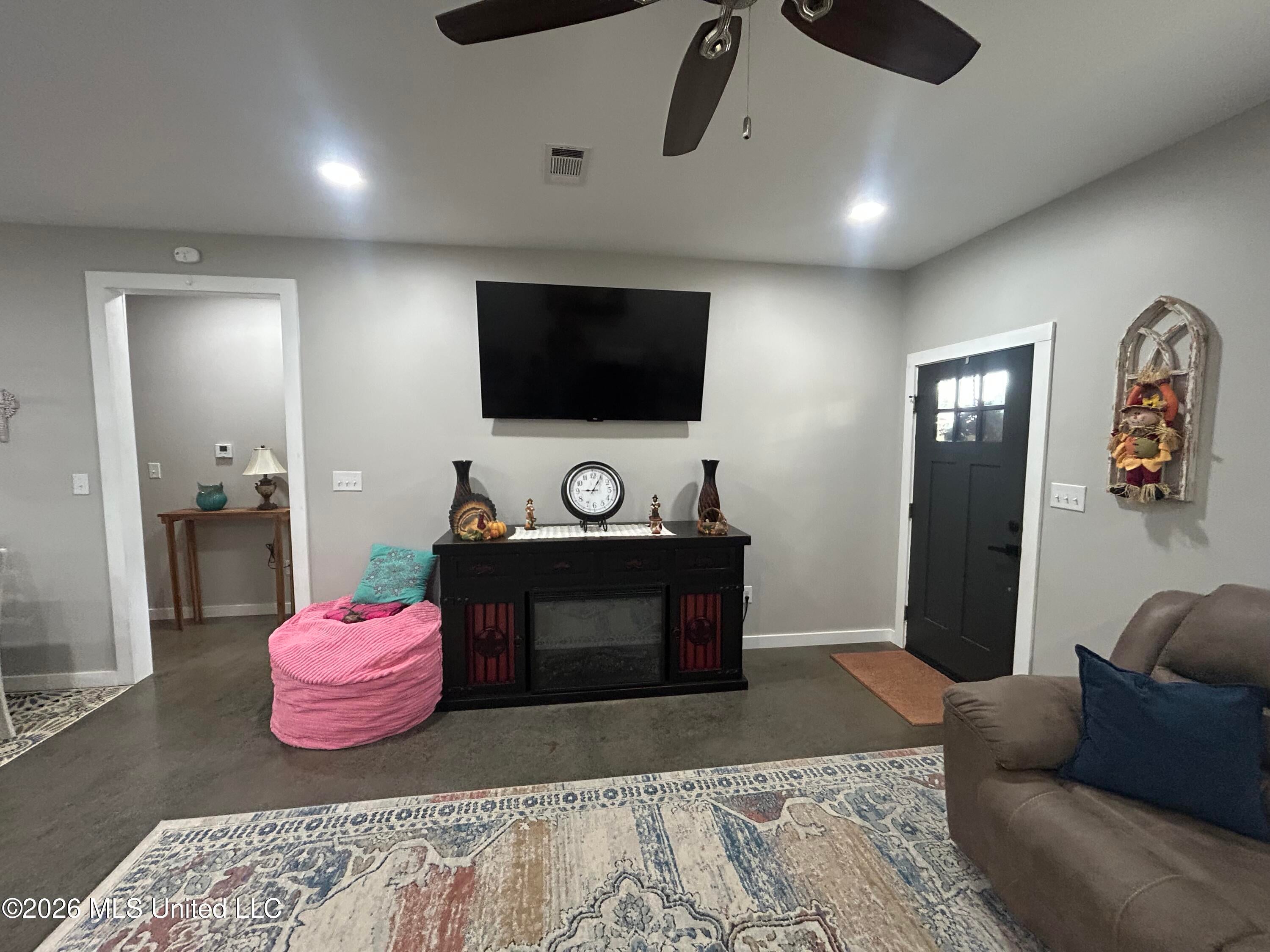 1095 Willis Cotton Road