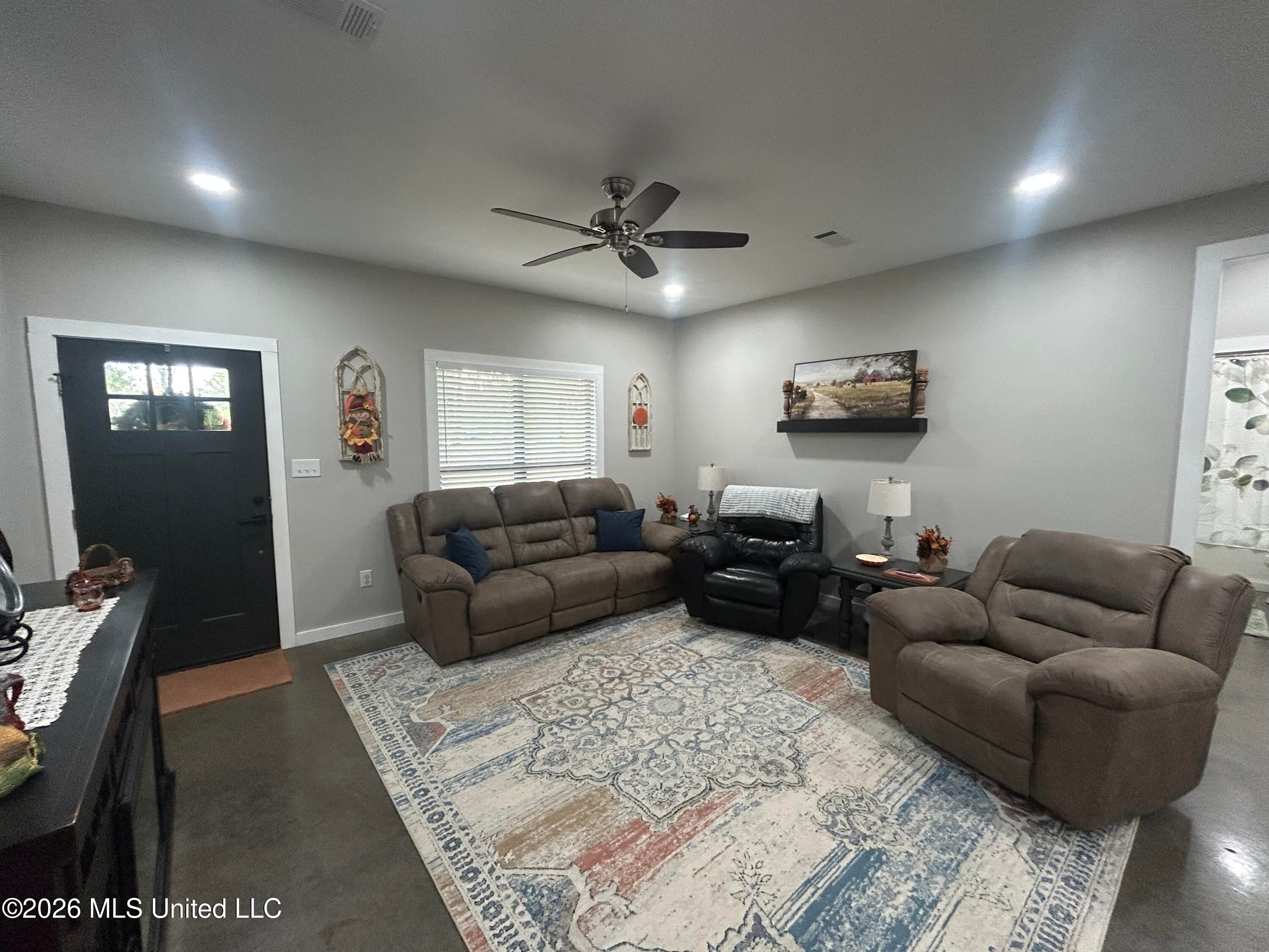 1095 Willis Cotton Road