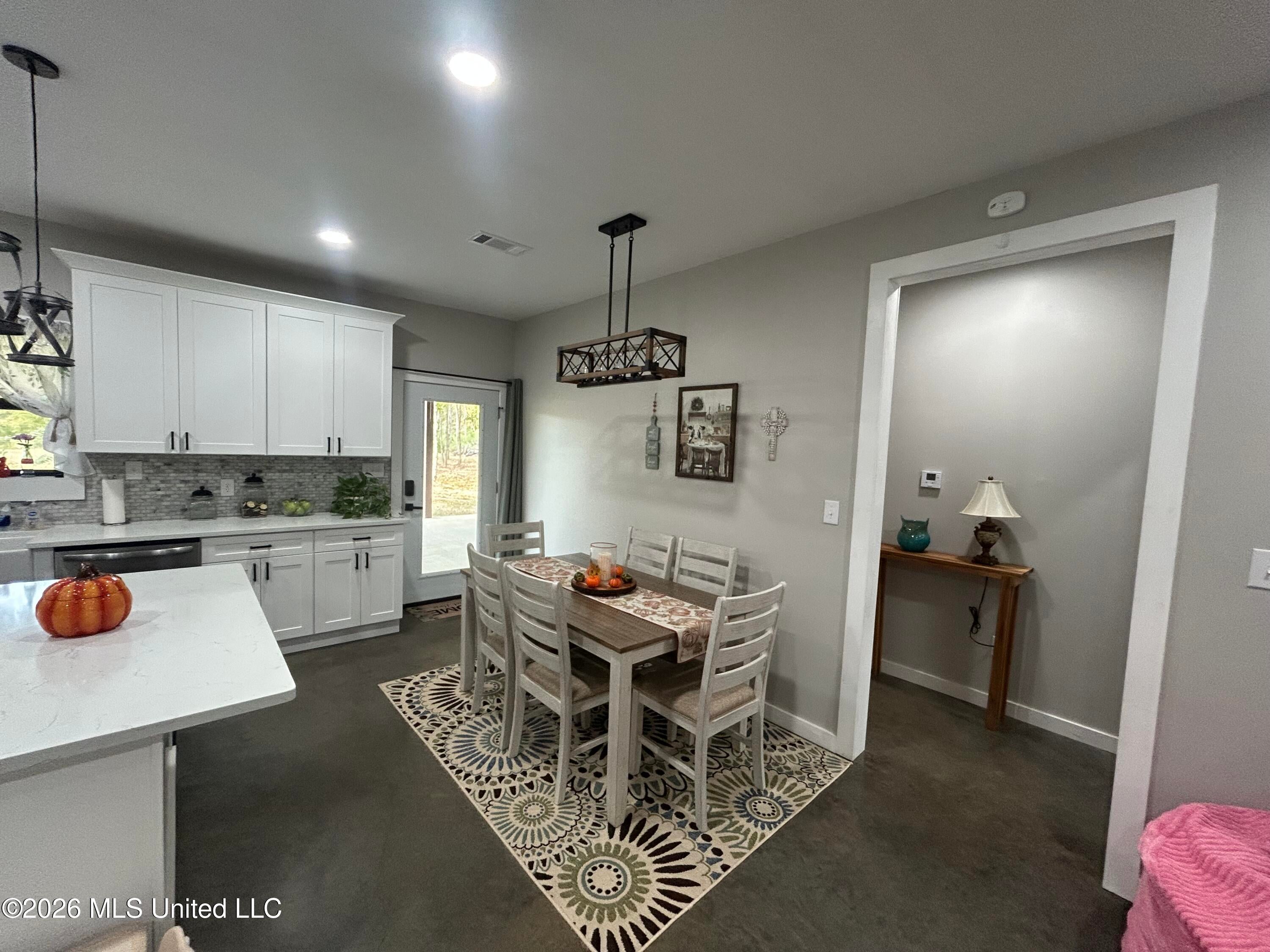 1095 Willis Cotton Road