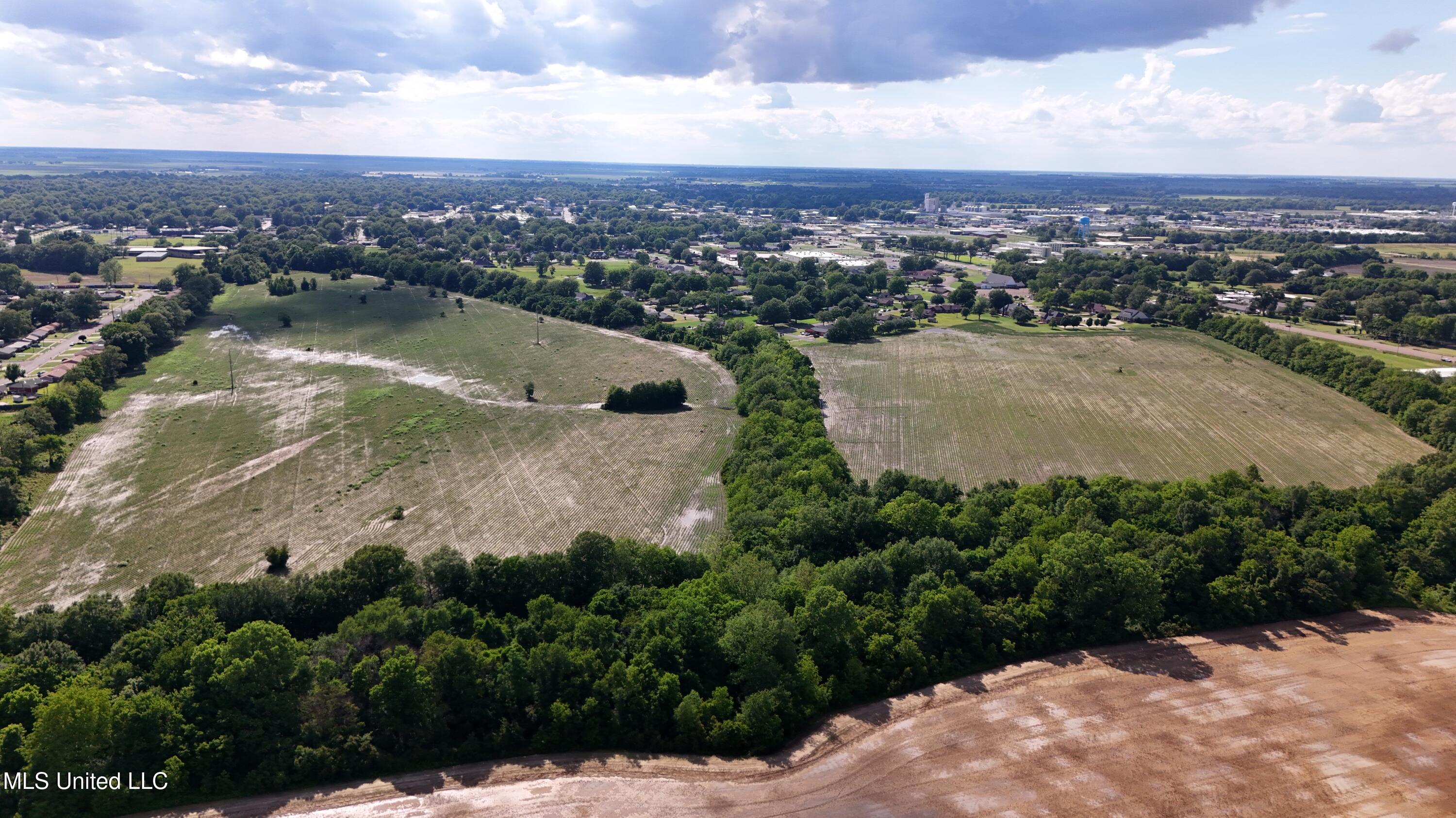 Eastover Drive, Cleveland, Mississippi image 2