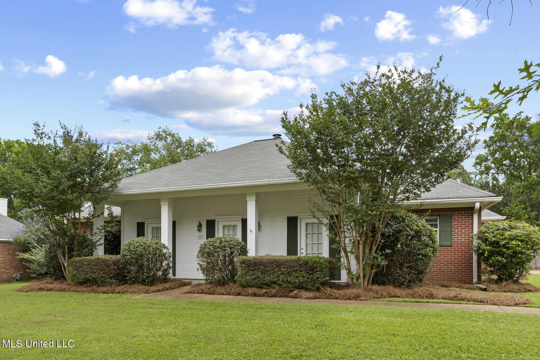 707 Spring Hill Drive, Madison, Mississippi image 2