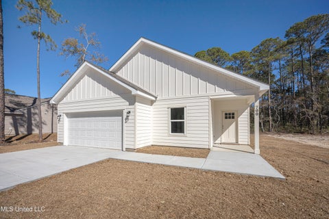 Homes For Sale - 700 Peach Street<br/> Ocean Springs, MS 39564