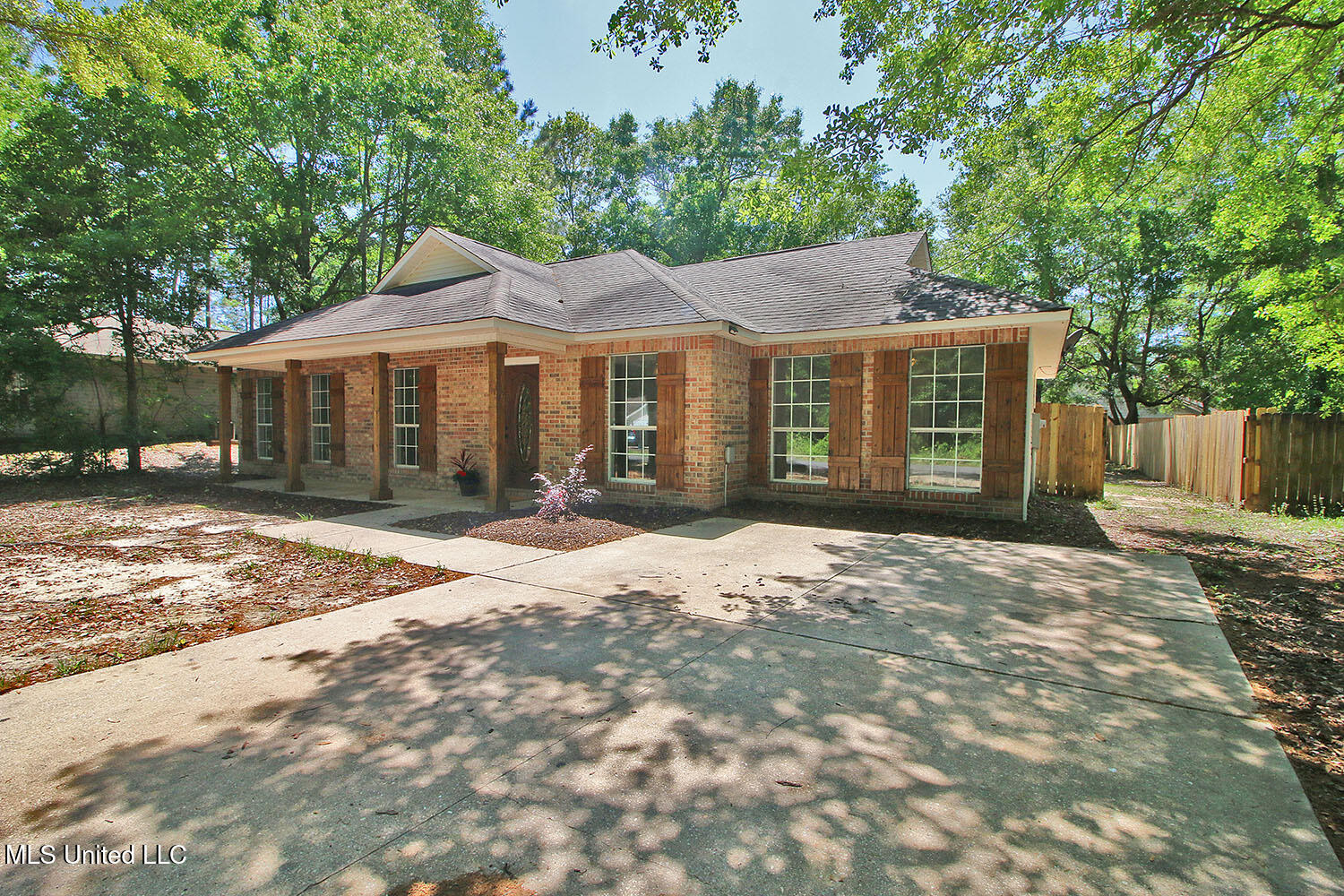 1225 Oak Street, Ocean Springs, Mississippi image 1