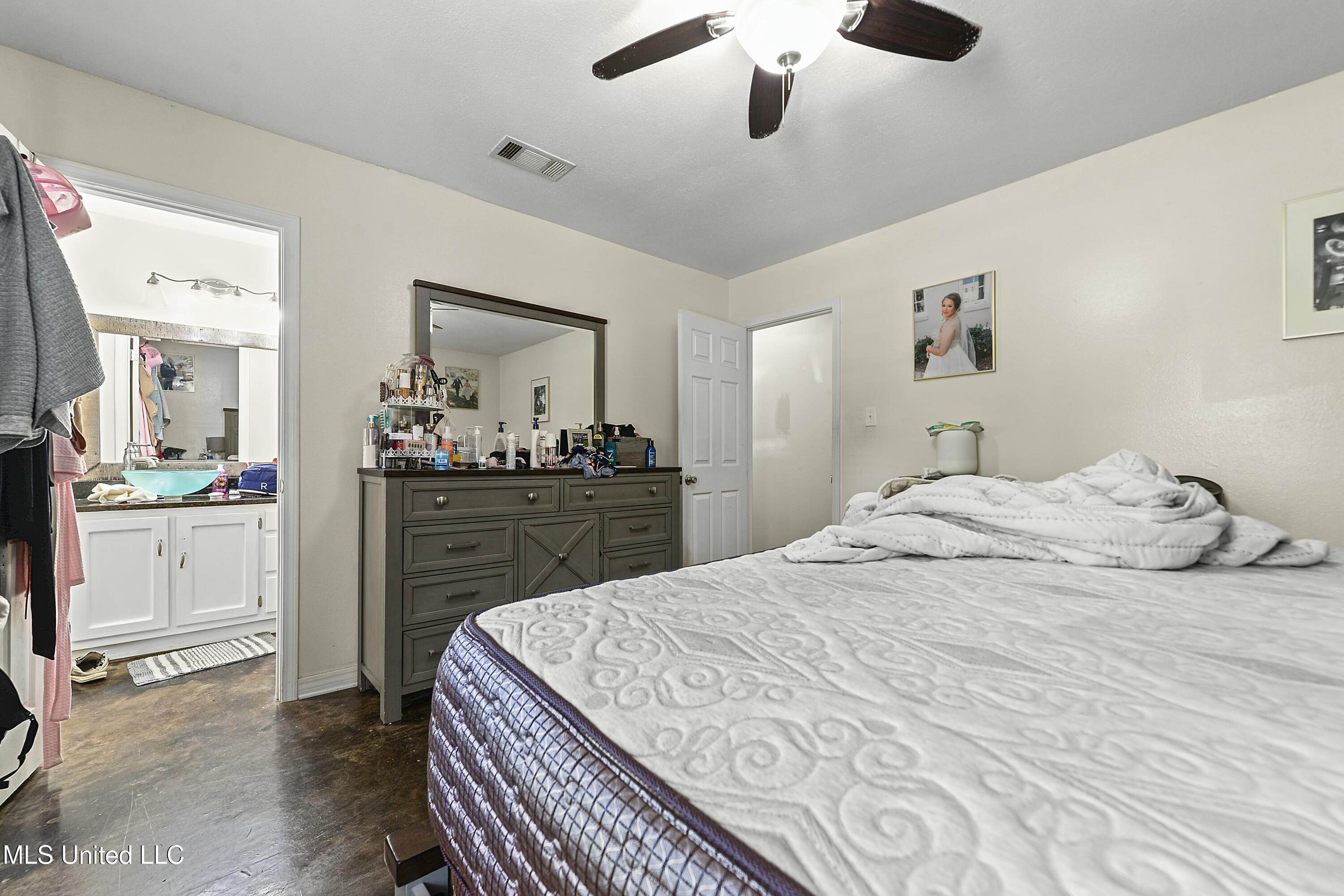 6004 J D Mckee Road, Moss Point, Mississippi image 11