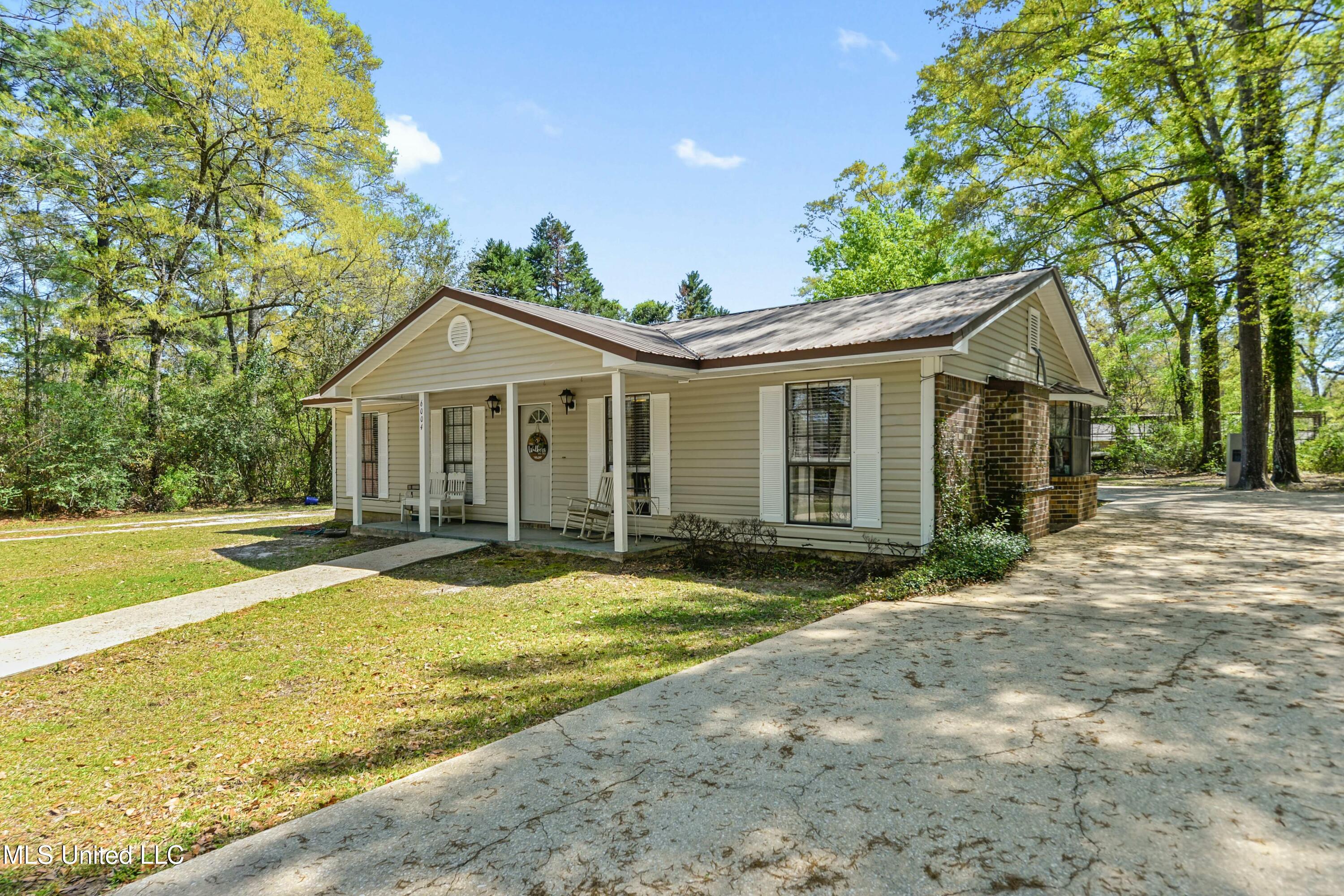 6004 J D Mckee Road, Moss Point, Mississippi image 2