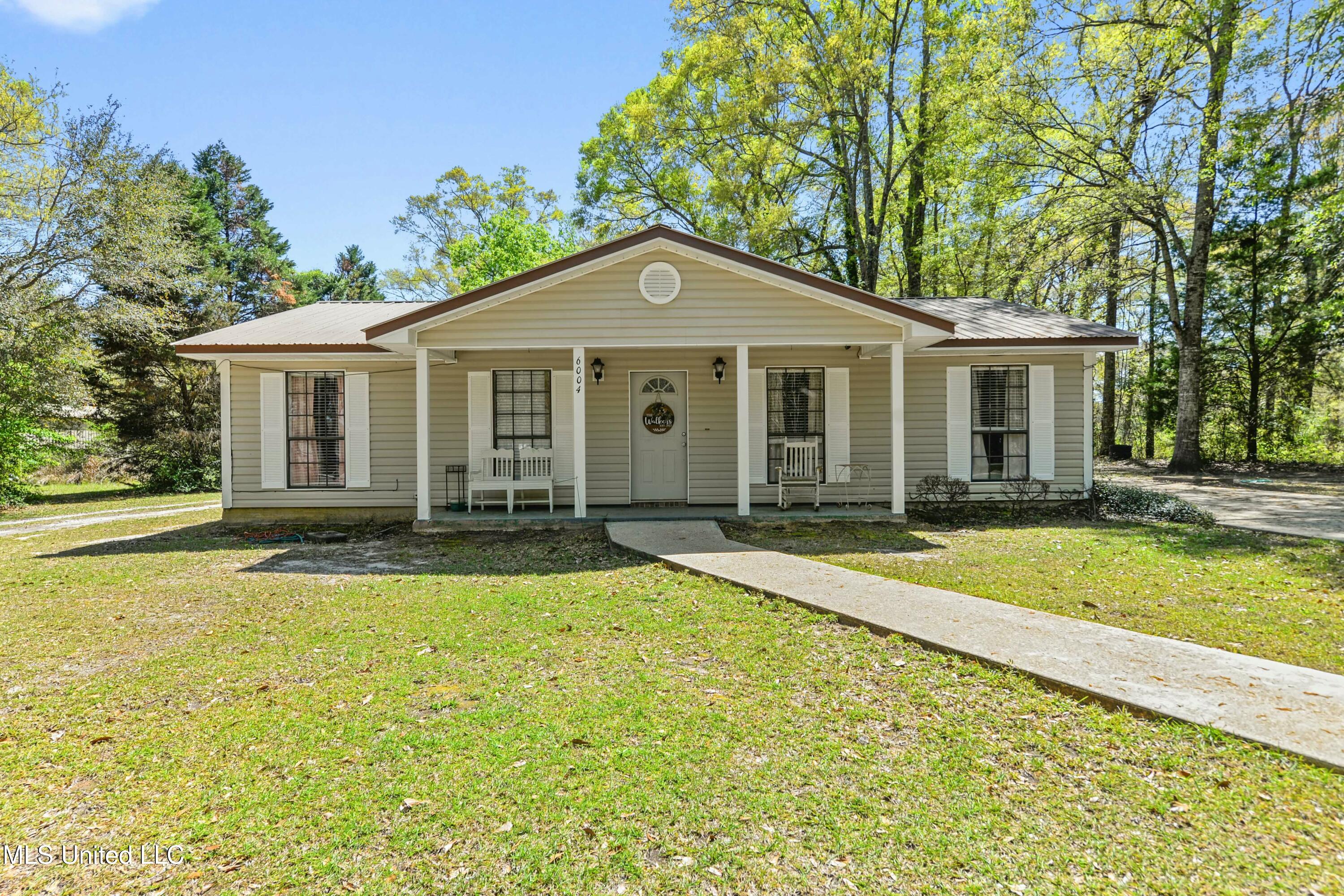6004 J D Mckee Road, Moss Point, Mississippi image 1
