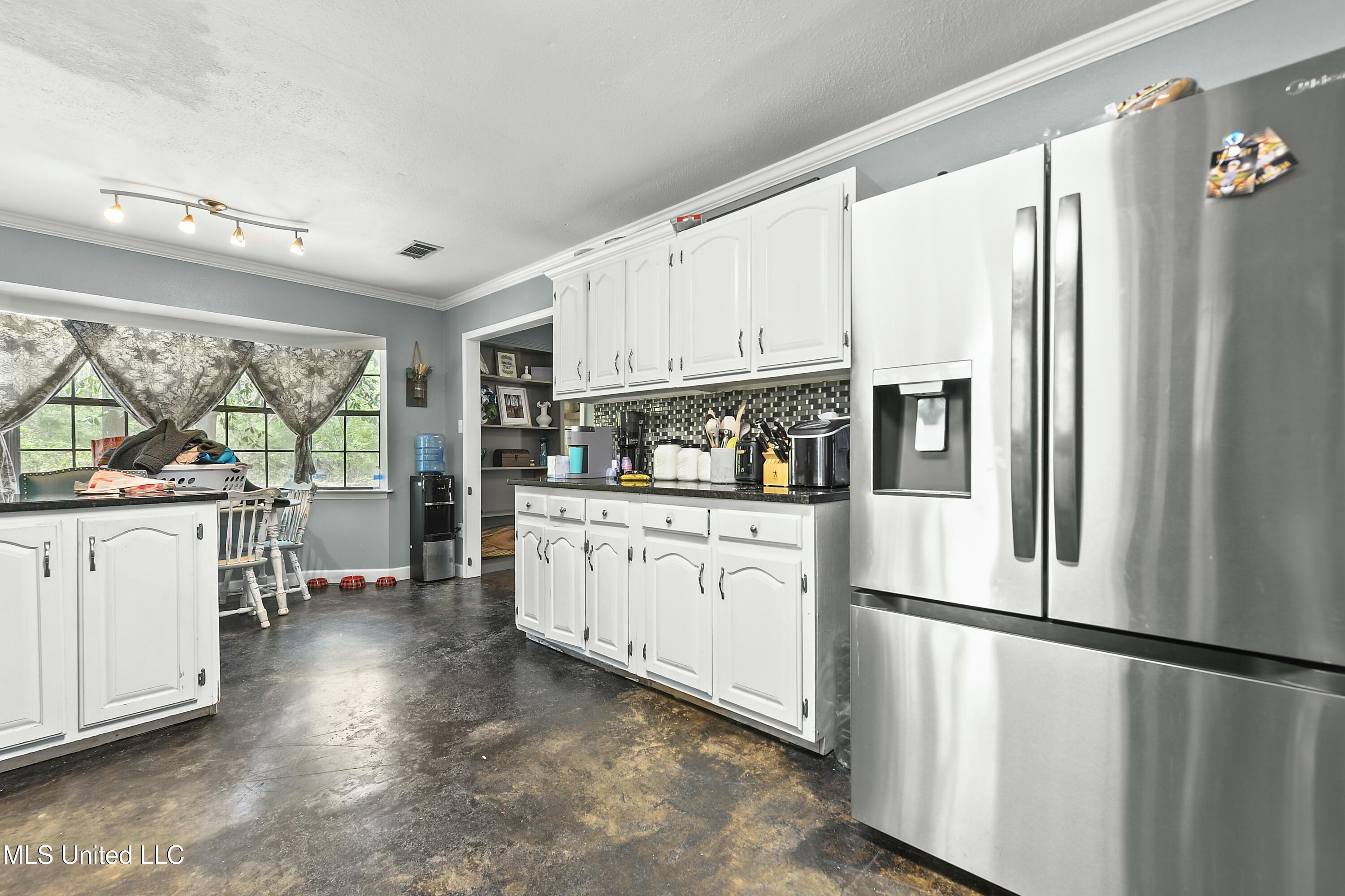 6004 J D Mckee Road, Moss Point, Mississippi image 7
