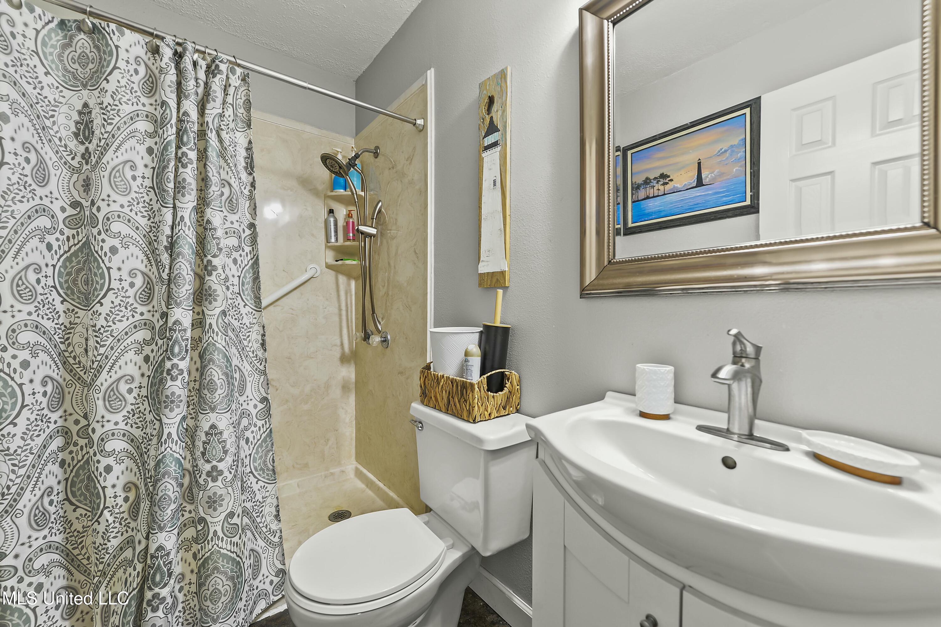 6004 J D Mckee Road, Moss Point, Mississippi image 17