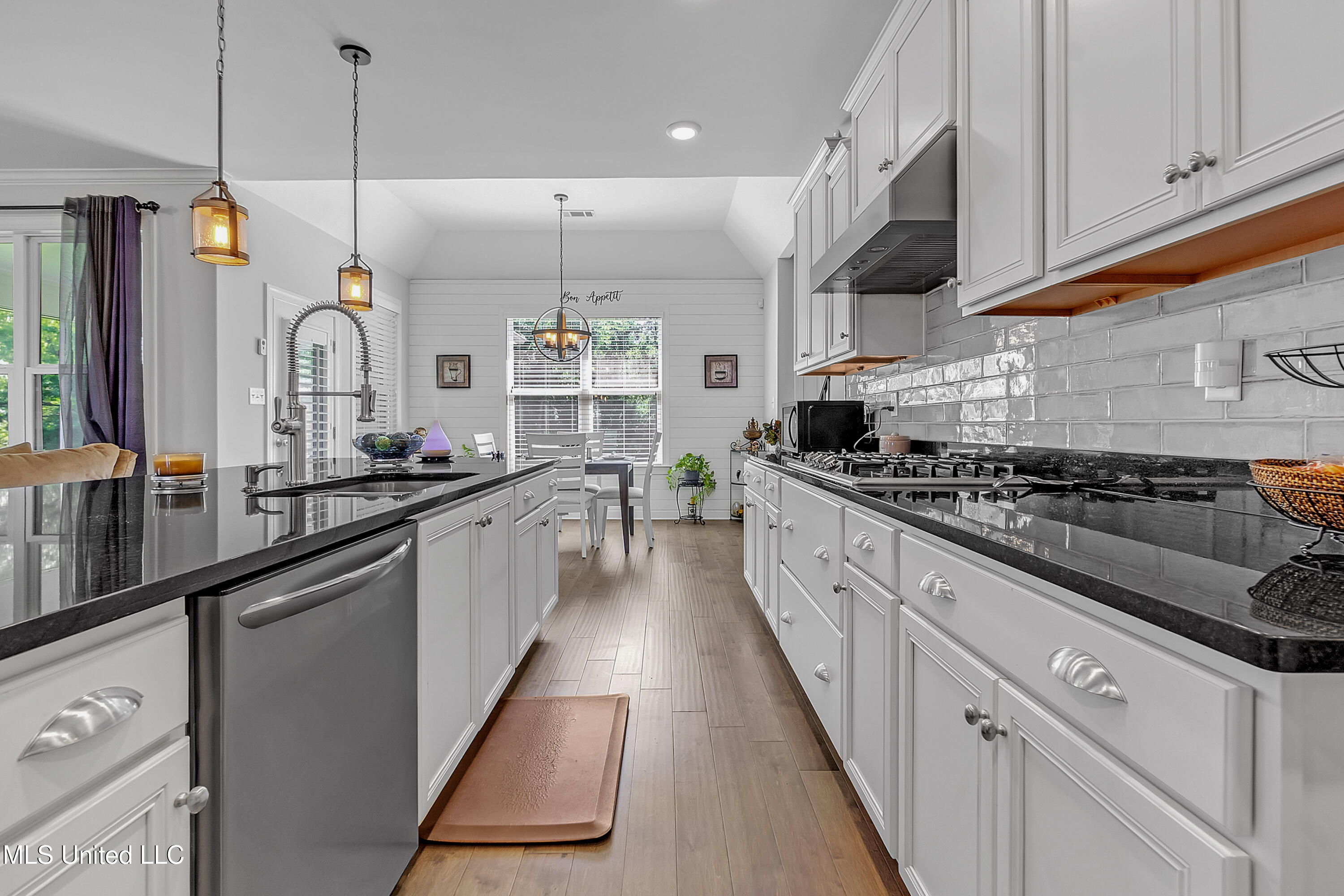 7216 Belle Manor Drive, Olive Branch, Mississippi image 10