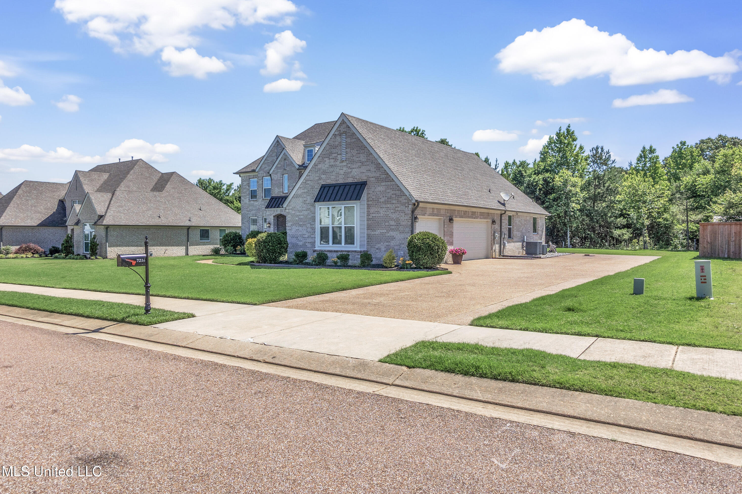 7216 Belle Manor Drive, Olive Branch, Mississippi image 2