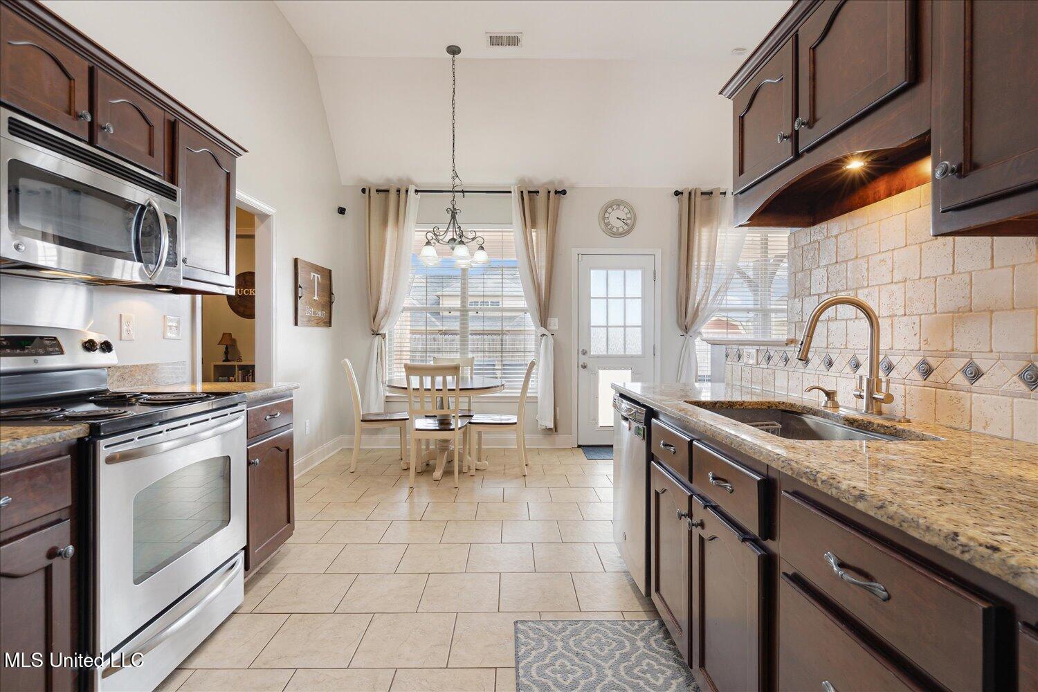 3137 Bramble Crest Drive, Southaven, Mississippi image 13