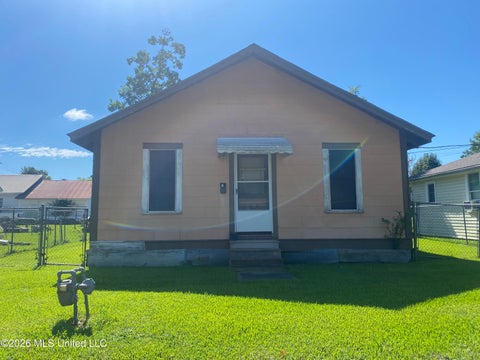 Homes For Sale - 402 S Spruce Street<br/> Vidalia, LA 71373