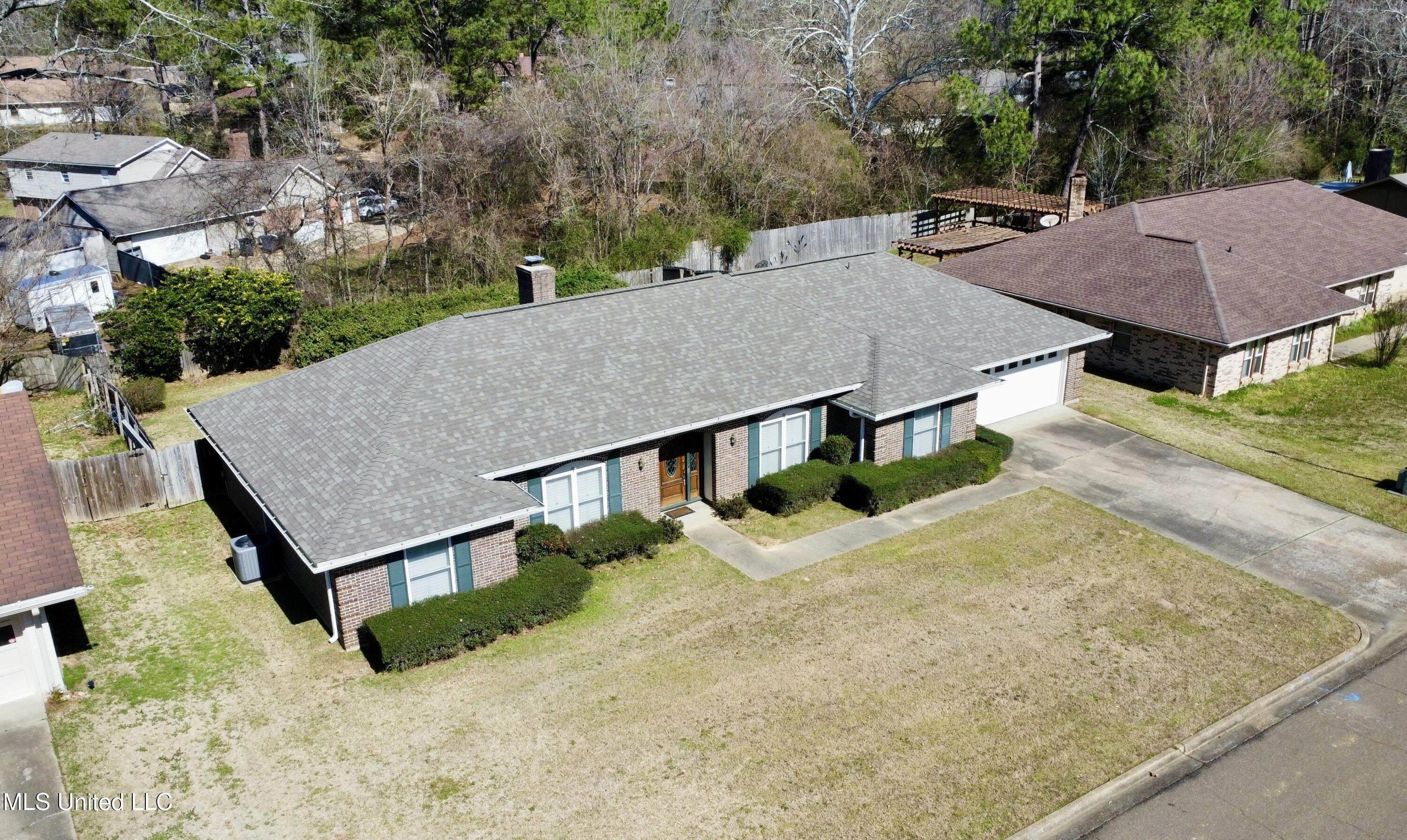1215 Cliffdale Drive, Clinton, Mississippi image 4