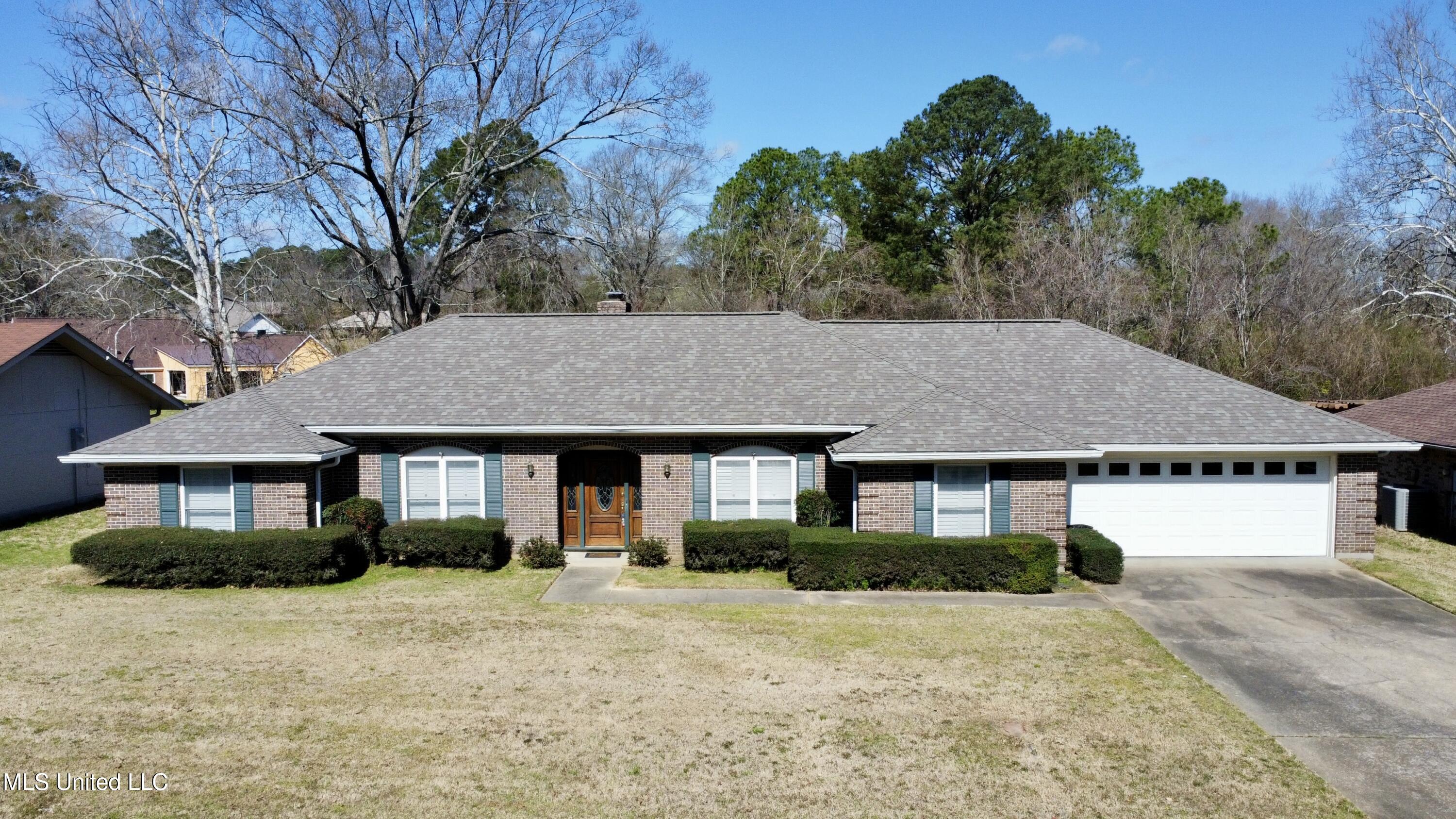 1215 Cliffdale Drive, Clinton, Mississippi image 3