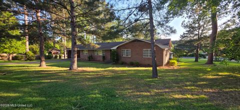 Homes For Sale - 1125 Pine Street<br/> Prentiss, MS 39474