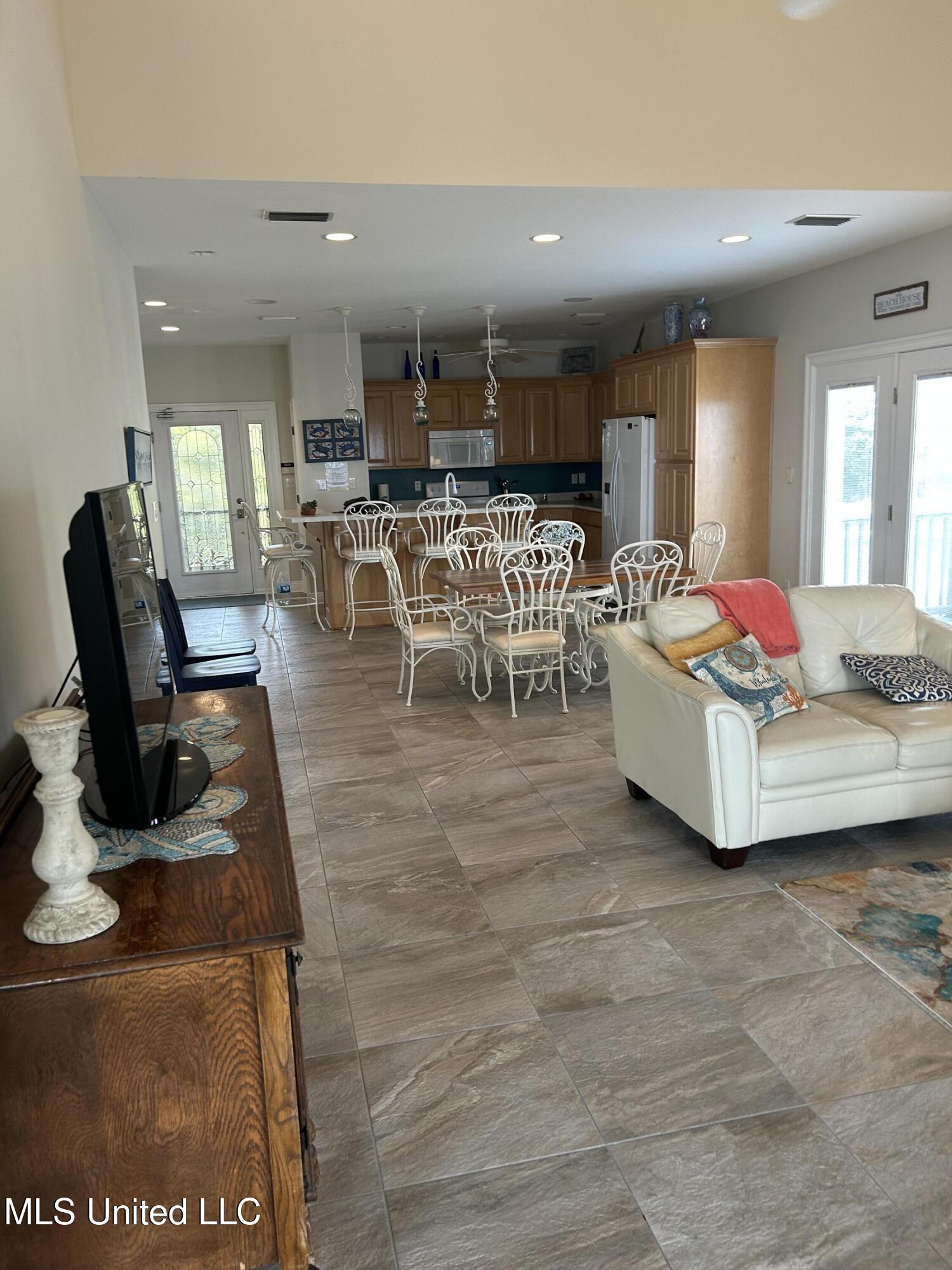 7613 Belle Fontaine Drive, Ocean Springs, Mississippi image 15