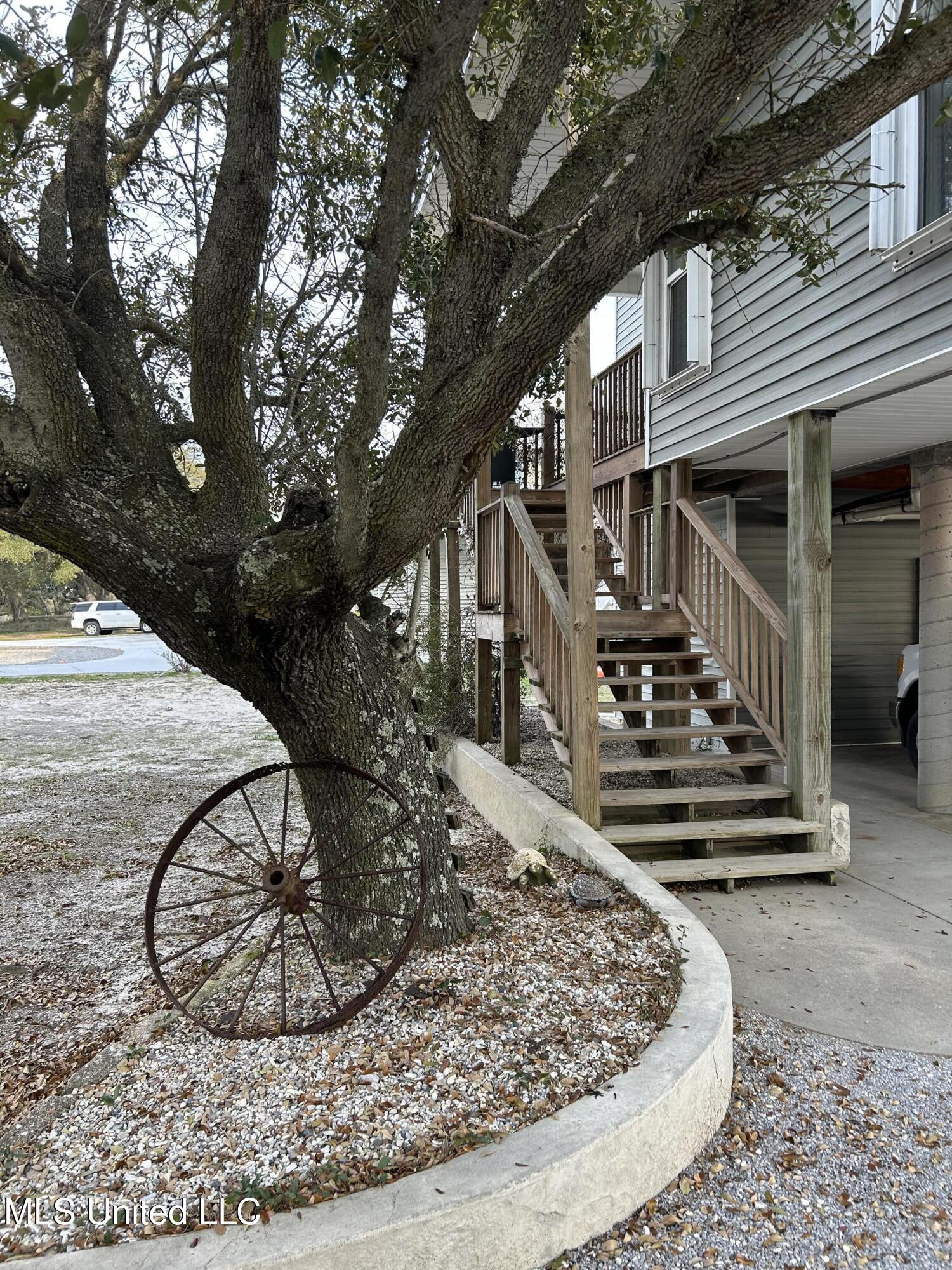 7613 Belle Fontaine Drive, Ocean Springs, Mississippi image 3