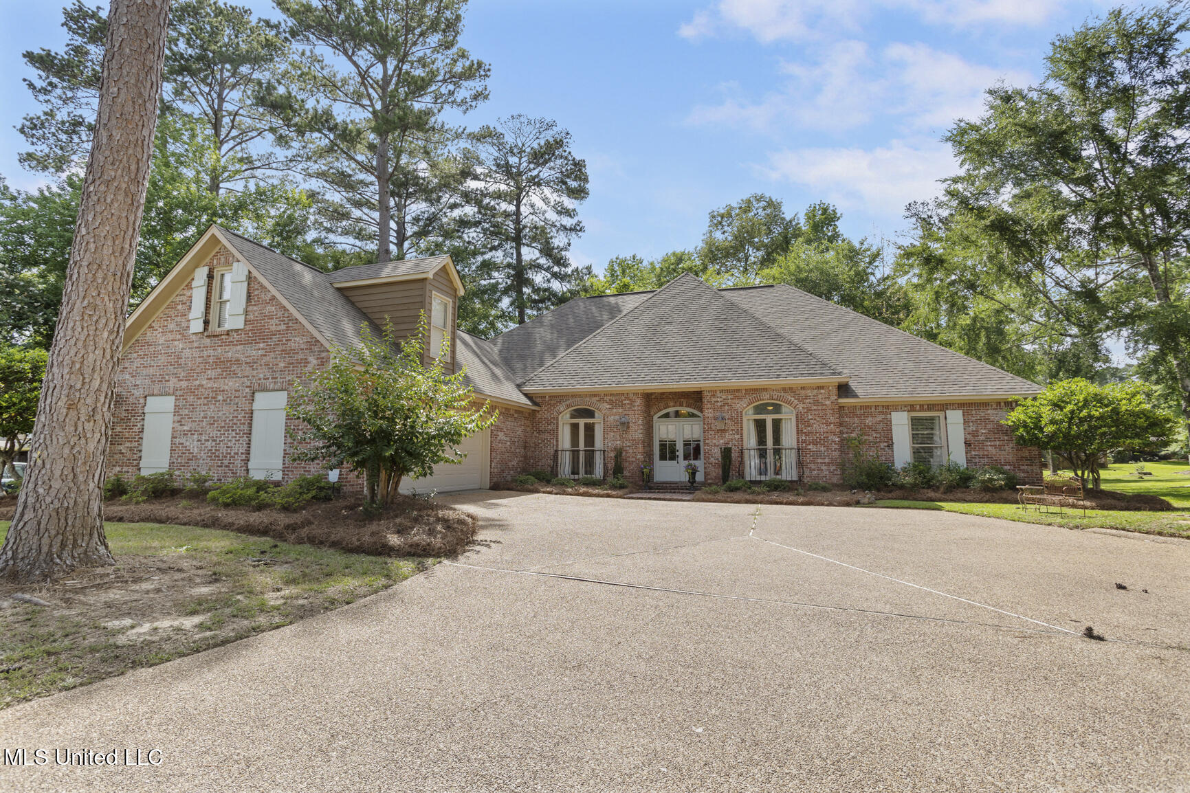 420 Ashbourn Court, Madison, Mississippi image 1