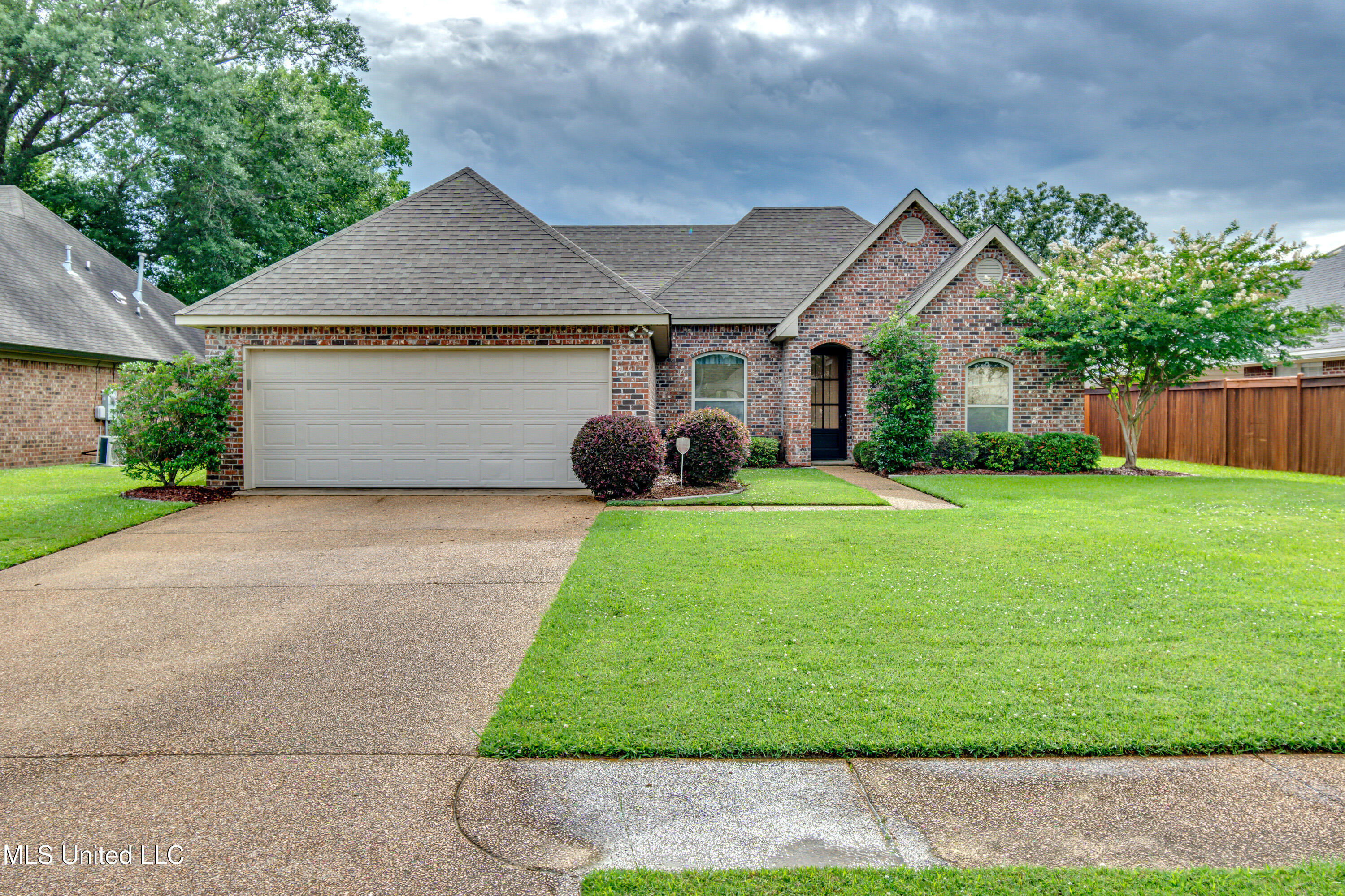 127 Woodridge Drive, Pearl, Mississippi image 1