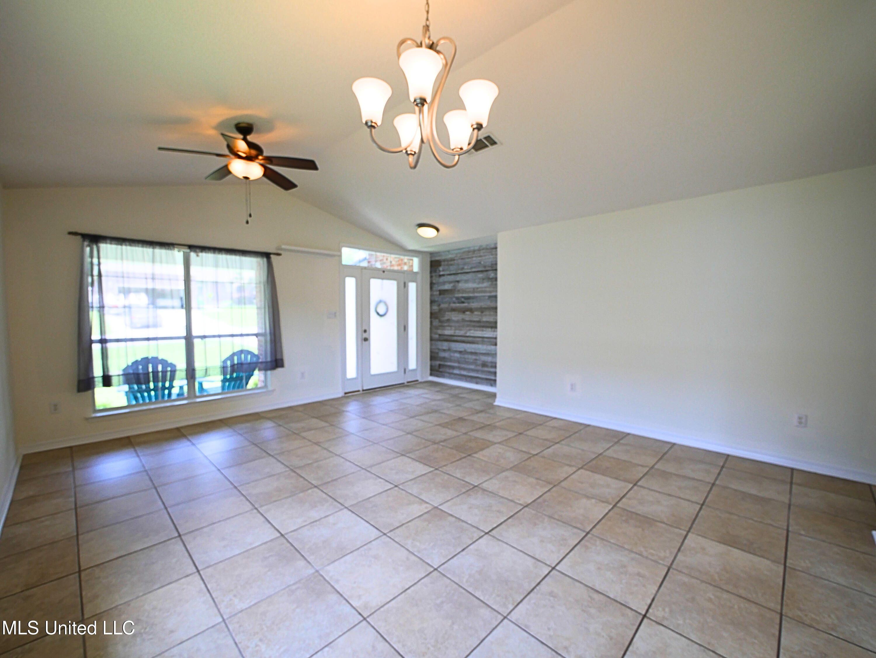 994 Muolea Court, Diamondhead, Mississippi image 4