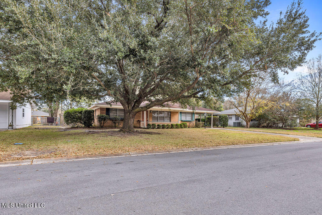 6308 Chaucer Drive, Ocean Springs, Mississippi image 2