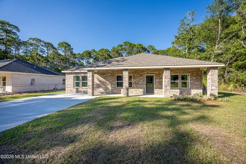 Homes For Sale - 624 Oak Street<br/> Ocean Springs, MS 39564
