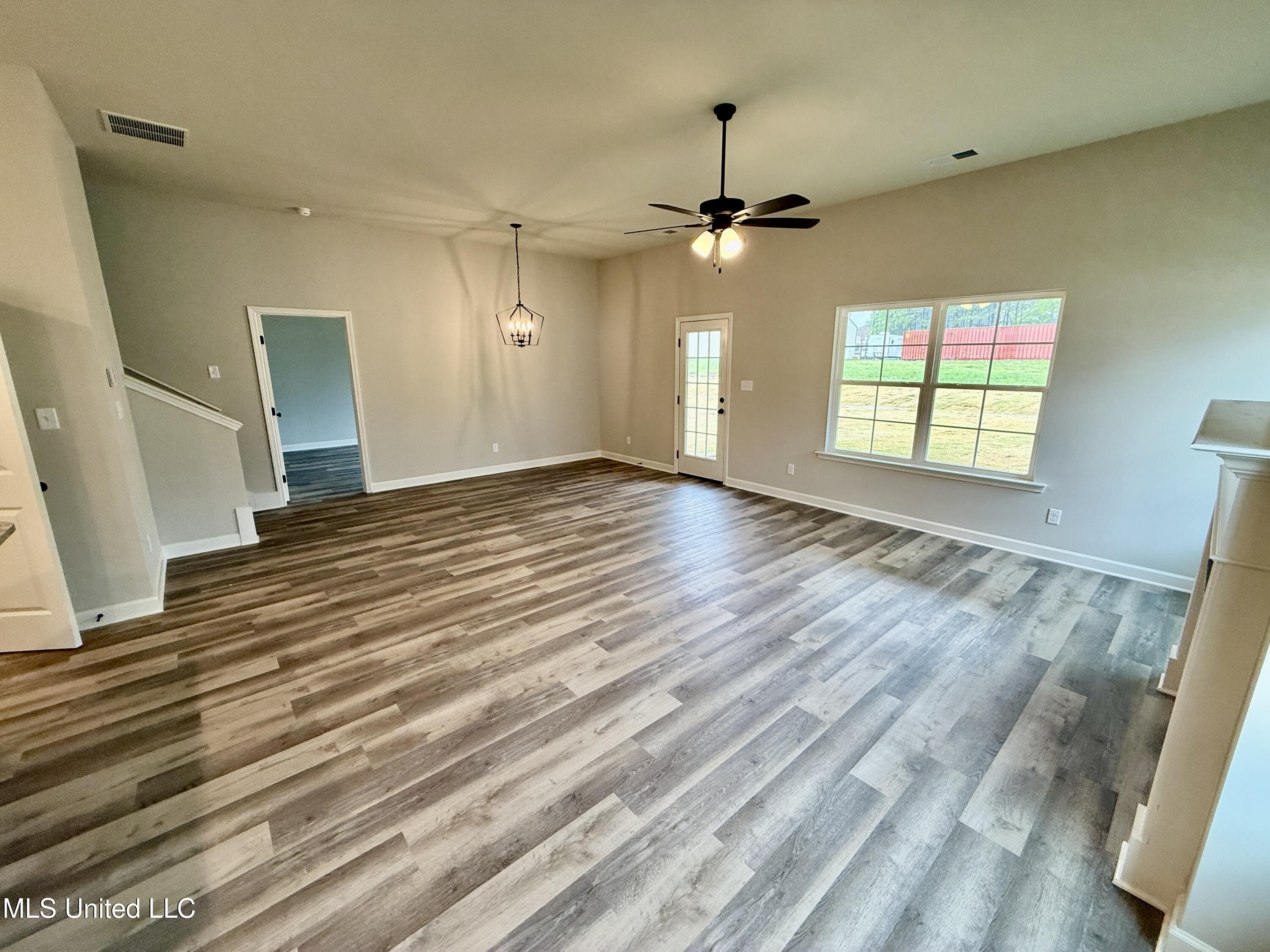 6334 Acorn Way, Walls, Mississippi image 7