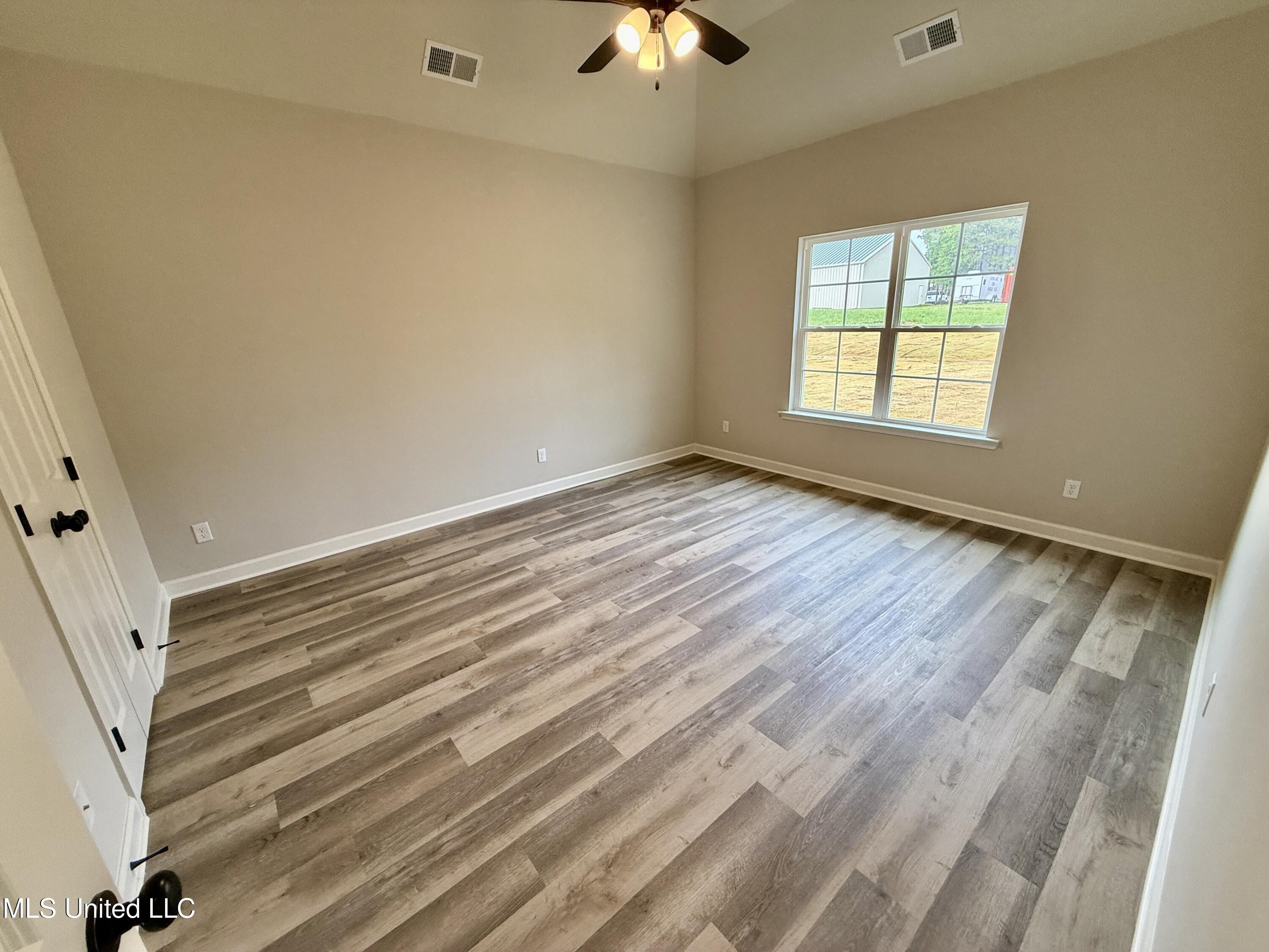 6334 Acorn Way, Walls, Mississippi image 9