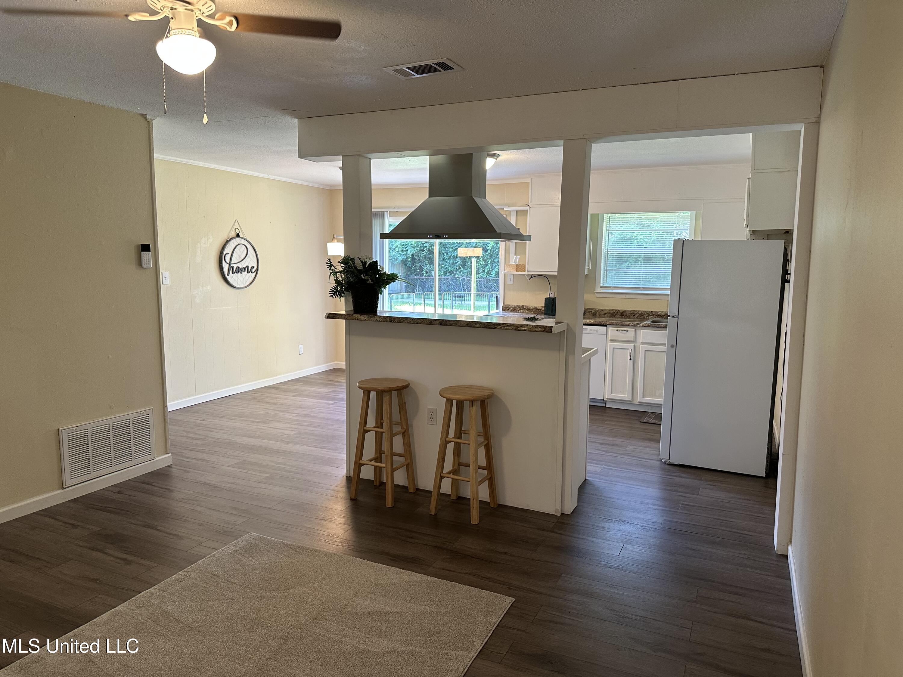 11086 E Taylor Road, Gulfport, Mississippi image 2