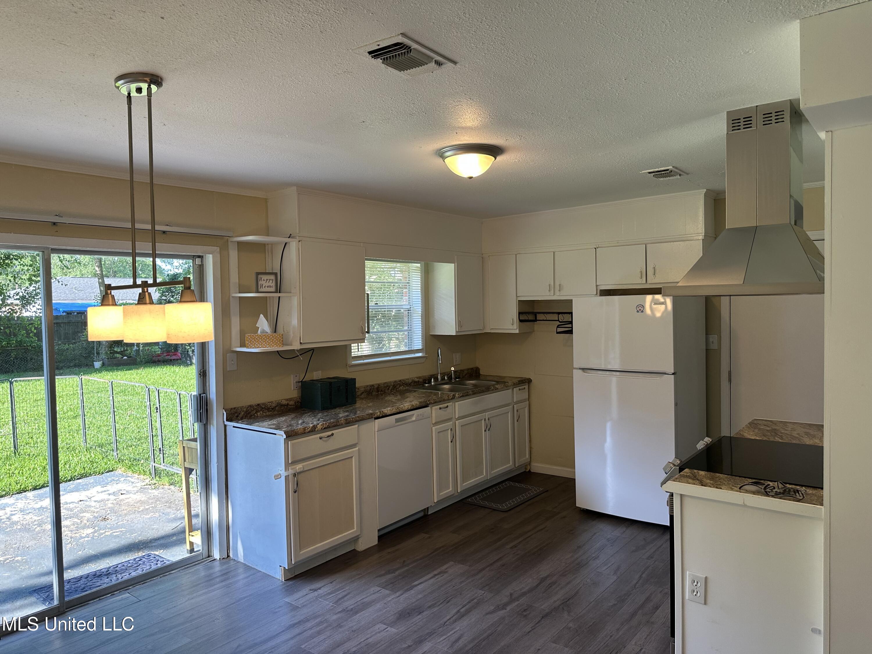 11086 E Taylor Road, Gulfport, Mississippi image 4