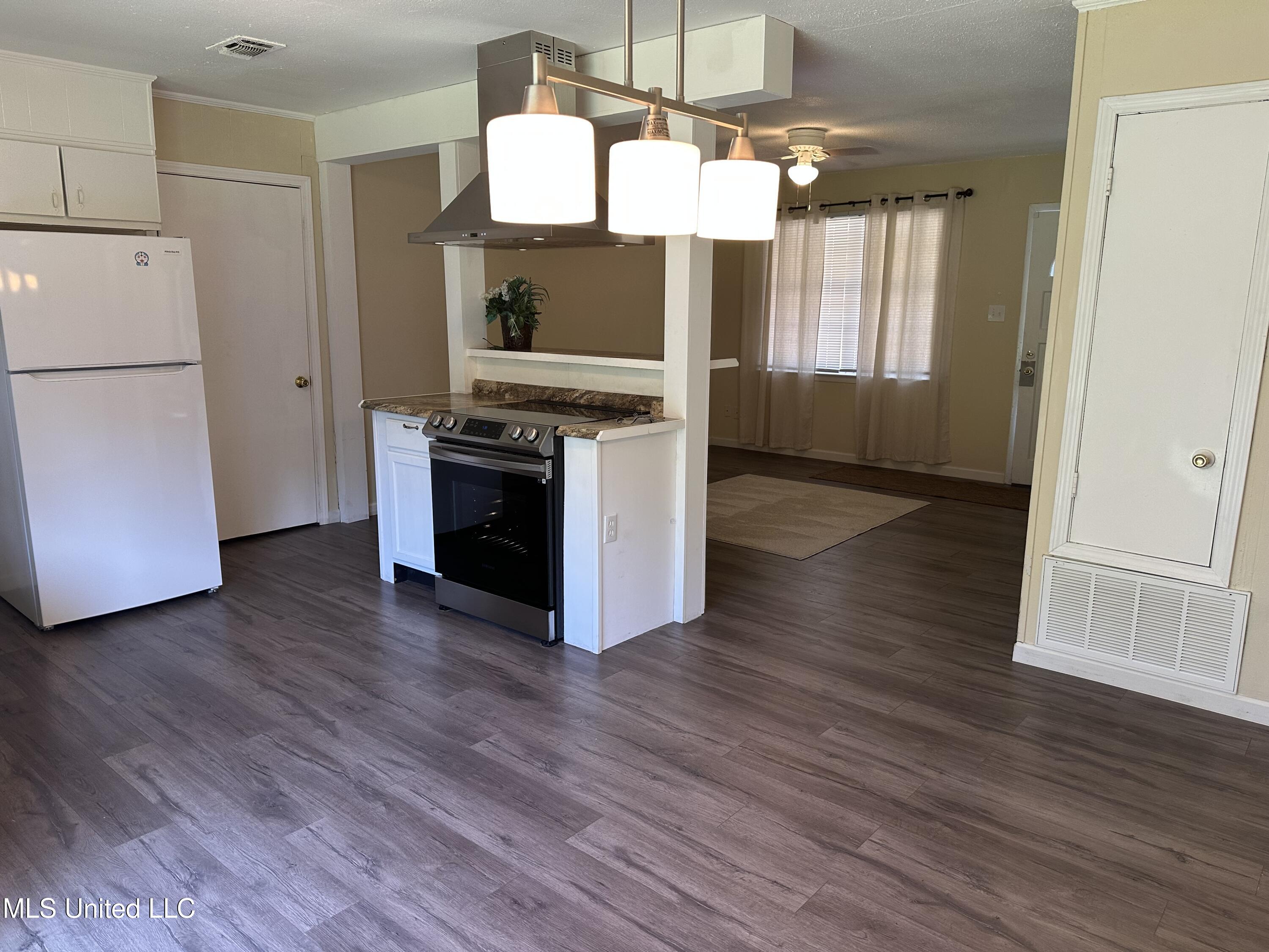 11086 E Taylor Road, Gulfport, Mississippi image 3