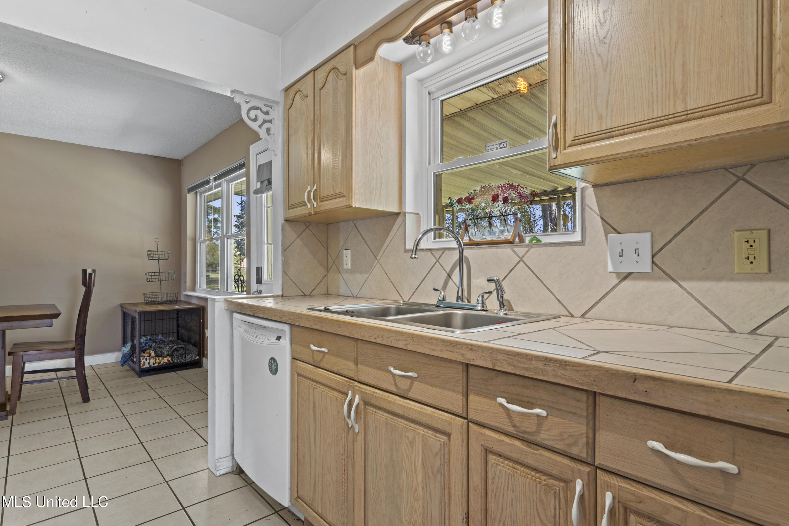 6400 J F Douglas Drive, Ocean Springs, Mississippi image 9