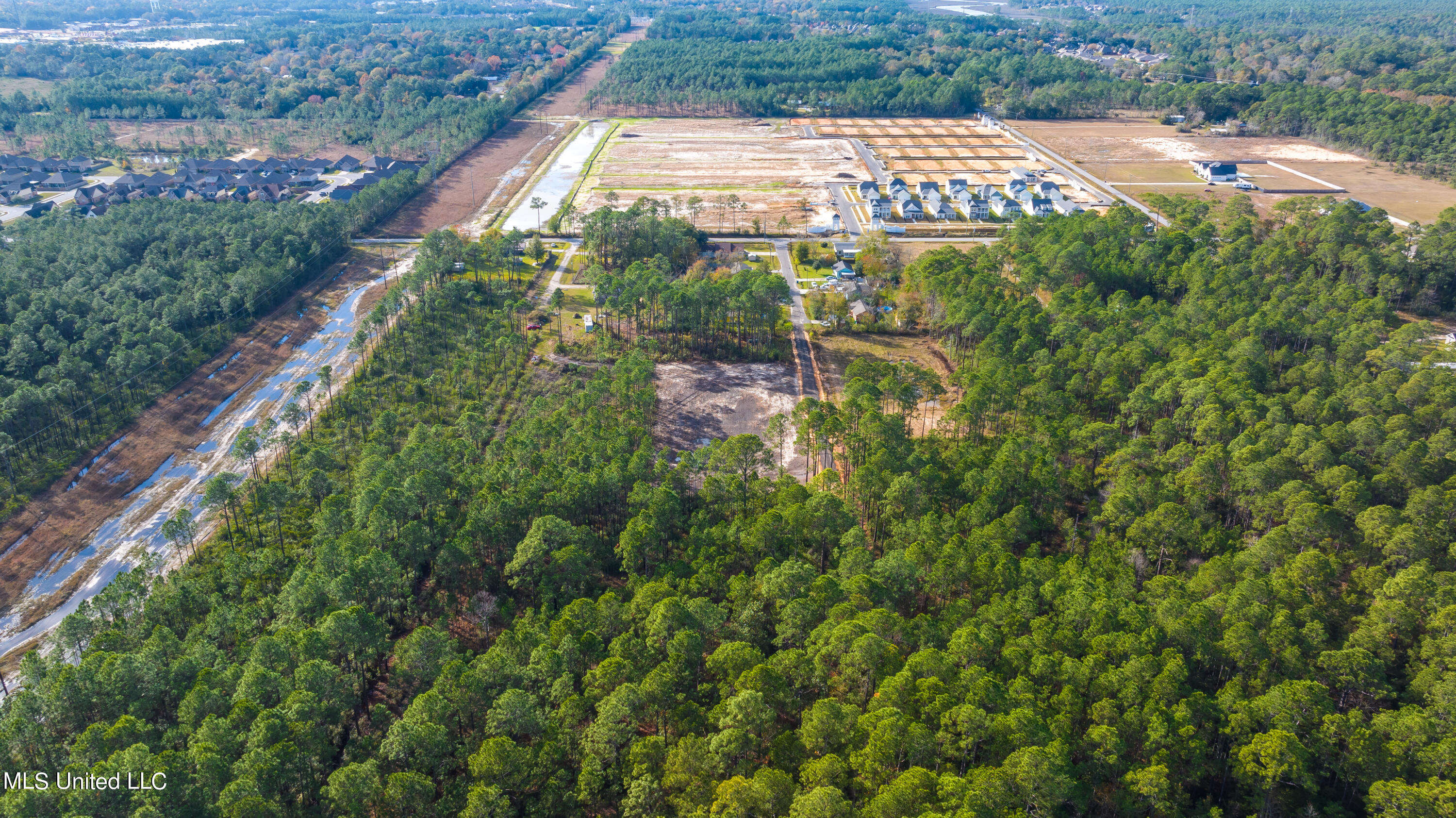 Holiday Drive, Ocean Springs, Mississippi image 6