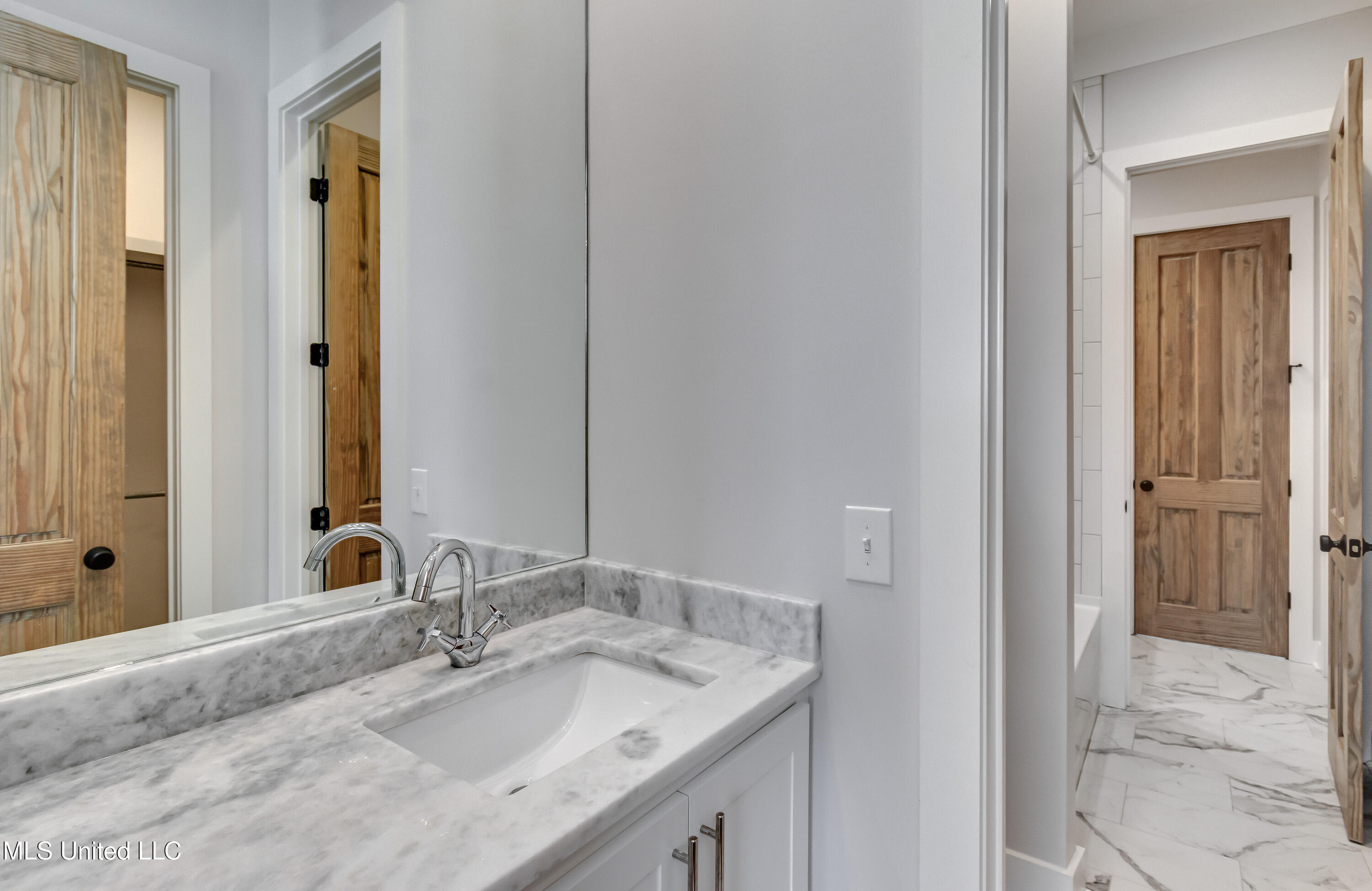 Madison, Mississippi 39110, United States, 4 Bedrooms Bedrooms, ,4 BathroomsBathrooms,Residential,Pending,159450