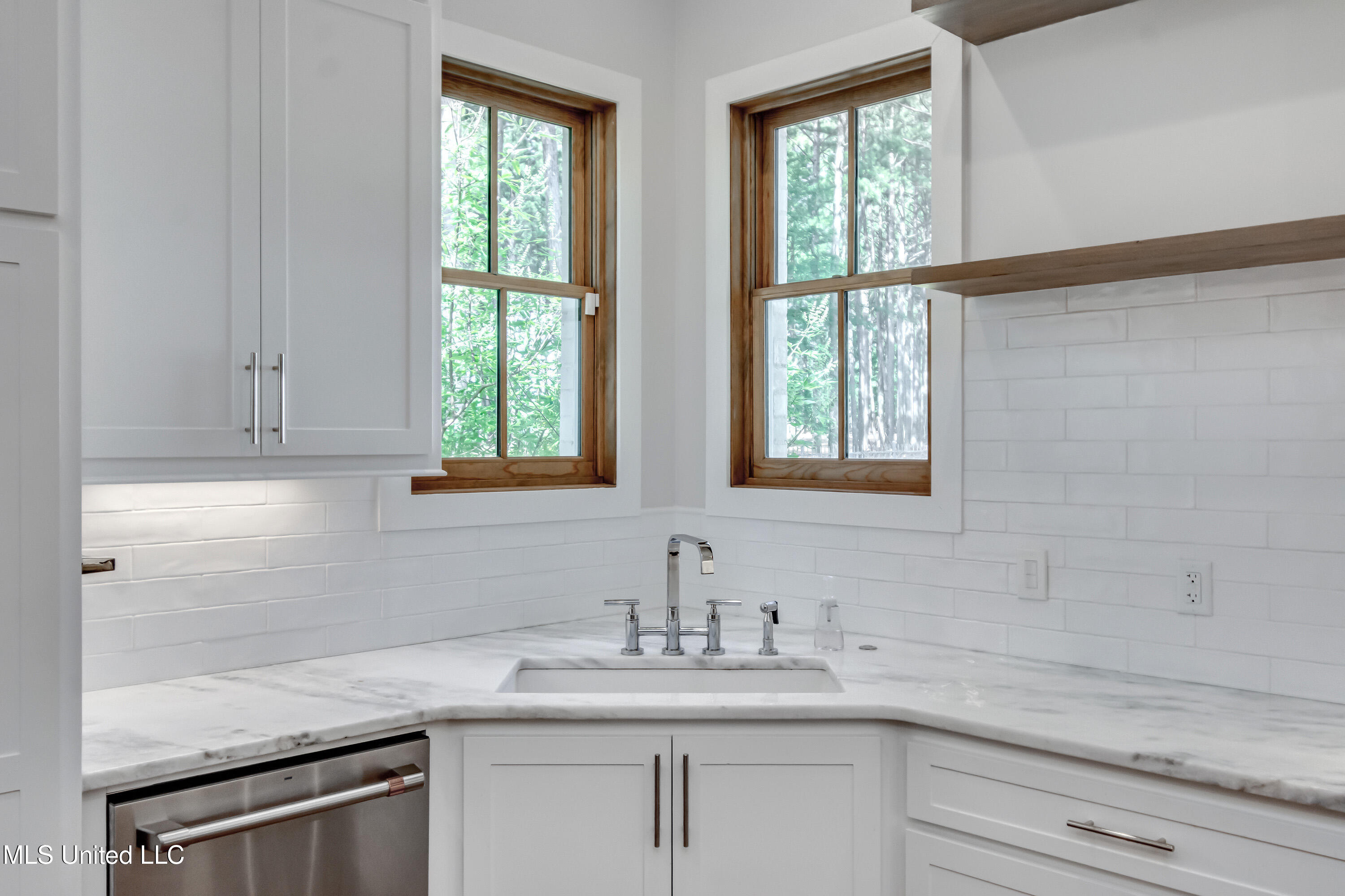 Madison, Mississippi 39110, United States, 4 Bedrooms Bedrooms, ,4 BathroomsBathrooms,Residential,Pending,159450