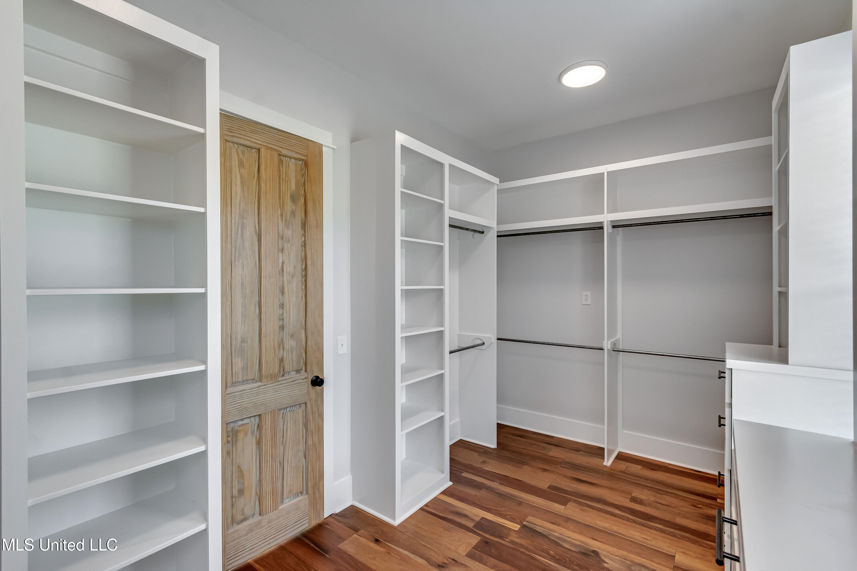 Madison, Mississippi 39110, United States, 4 Bedrooms Bedrooms, ,4 BathroomsBathrooms,Residential,Pending,159450