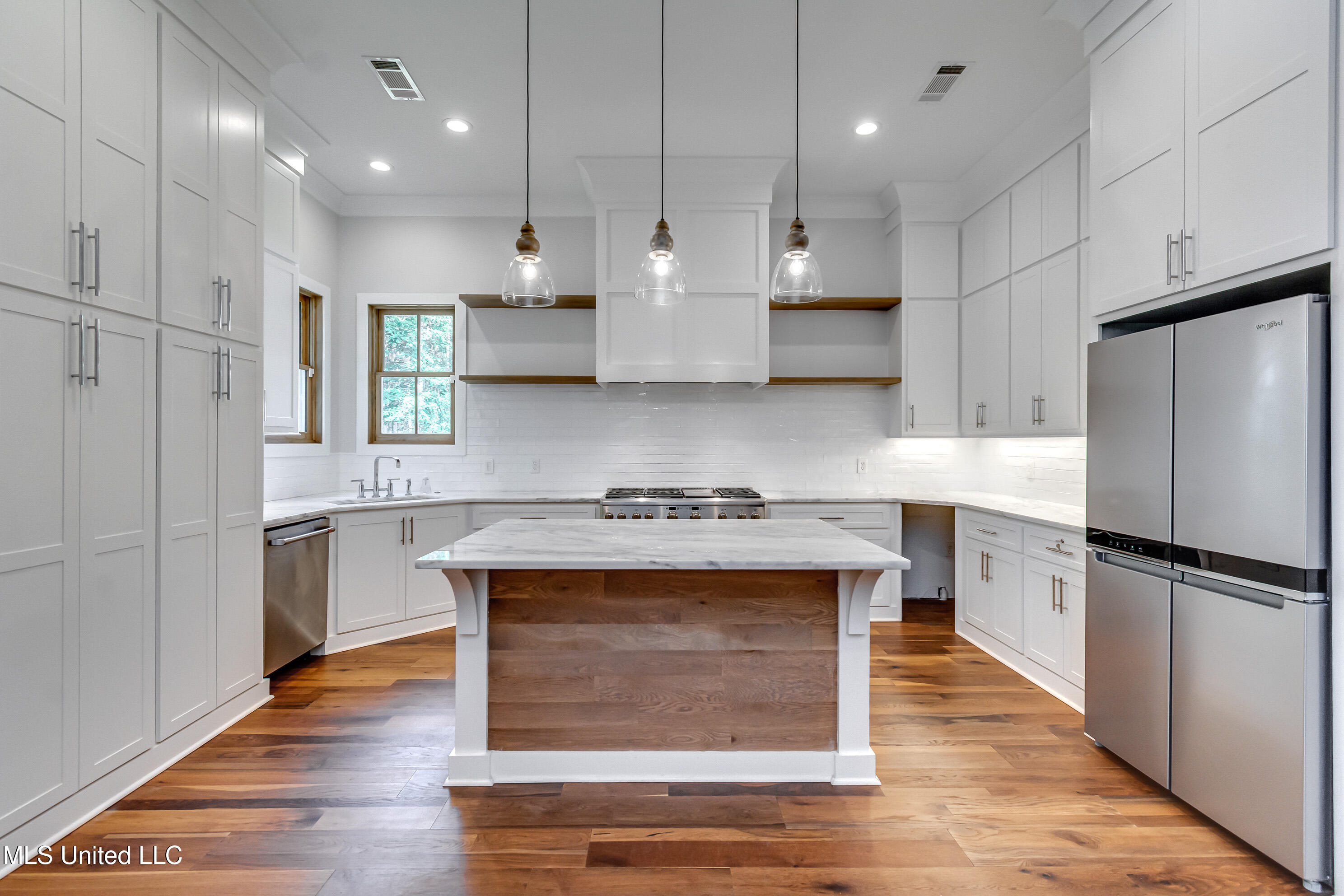 Madison, Mississippi 39110, United States, 4 Bedrooms Bedrooms, ,4 BathroomsBathrooms,Residential,Pending,159450