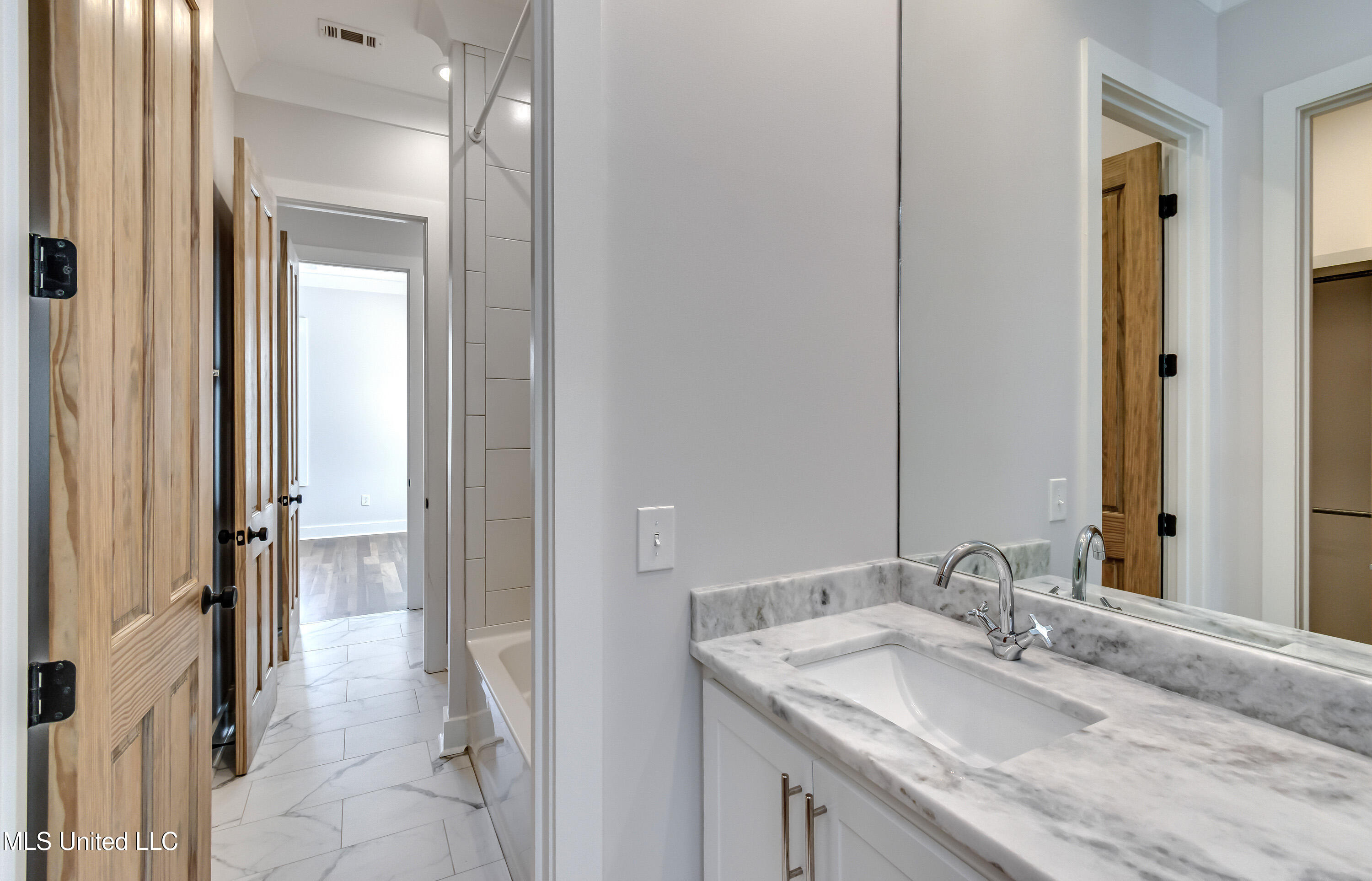 Madison, Mississippi 39110, United States, 4 Bedrooms Bedrooms, ,4 BathroomsBathrooms,Residential,Pending,159450