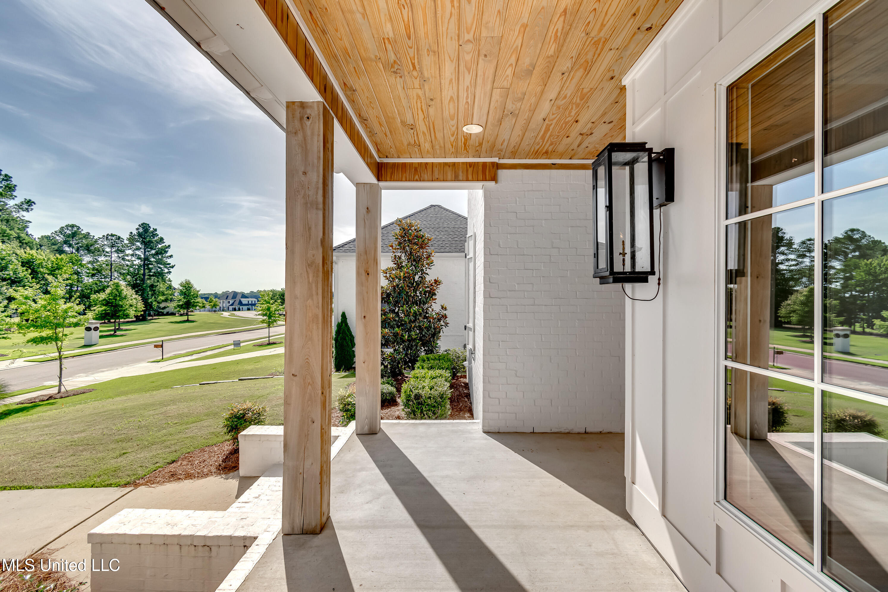 Madison, Mississippi 39110, United States, 4 Bedrooms Bedrooms, ,4 BathroomsBathrooms,Residential,Pending,159450