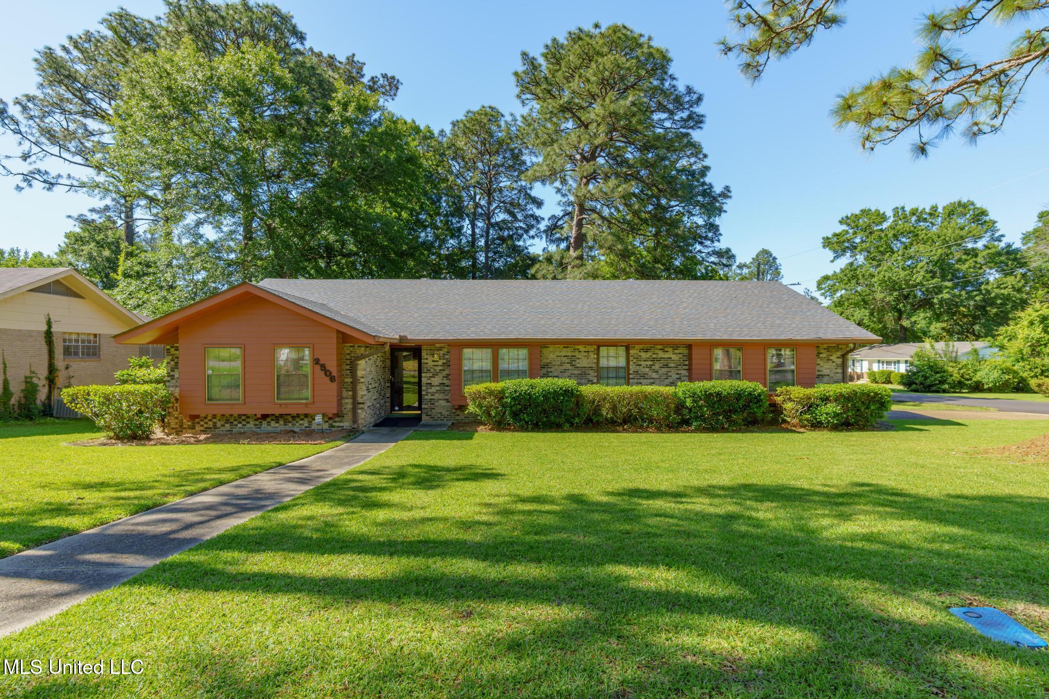 2506 Villa Verde Street, Hattiesburg, Mississippi image 2