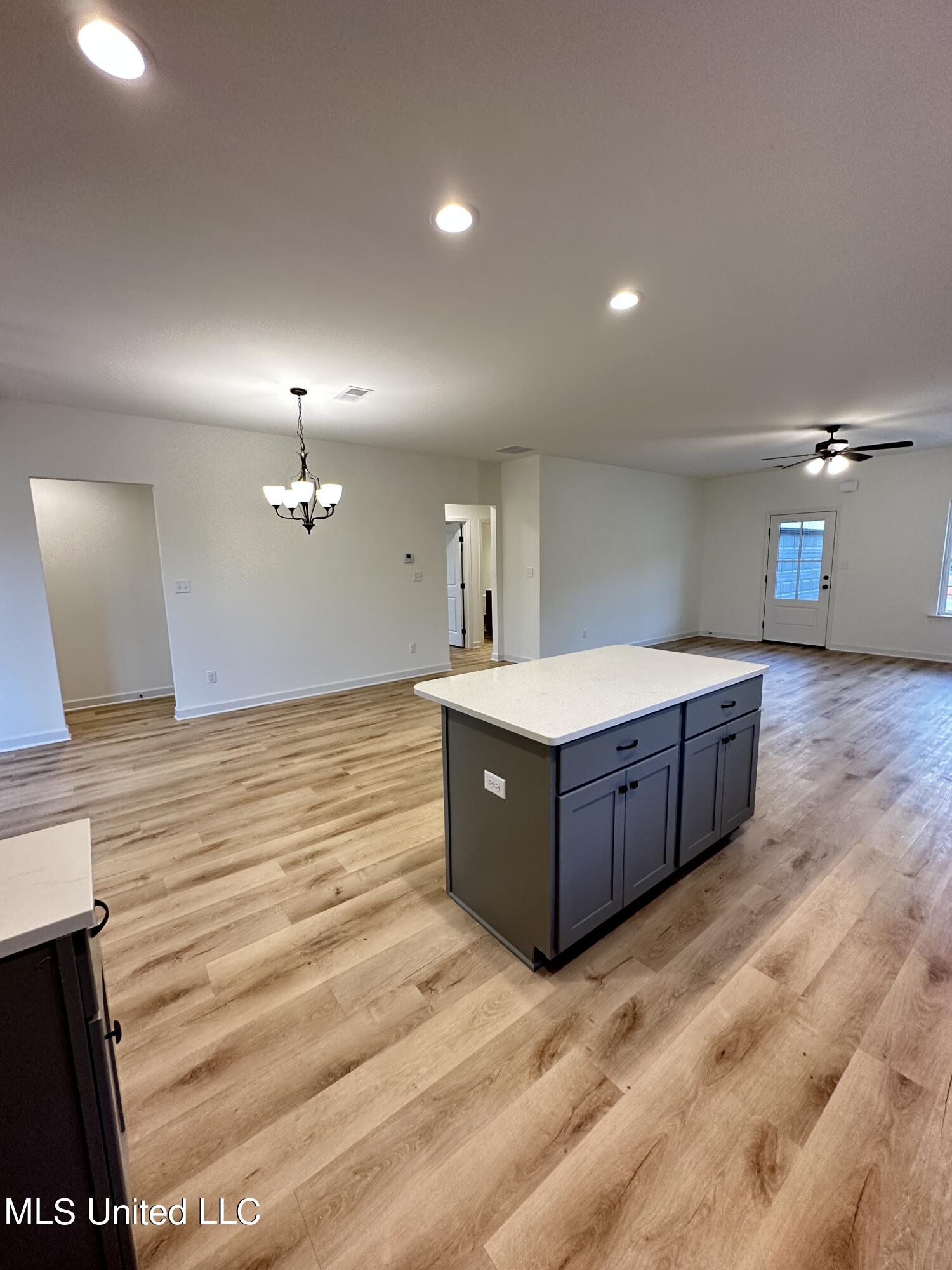 6346 Acorn Way, Walls, Mississippi image 11